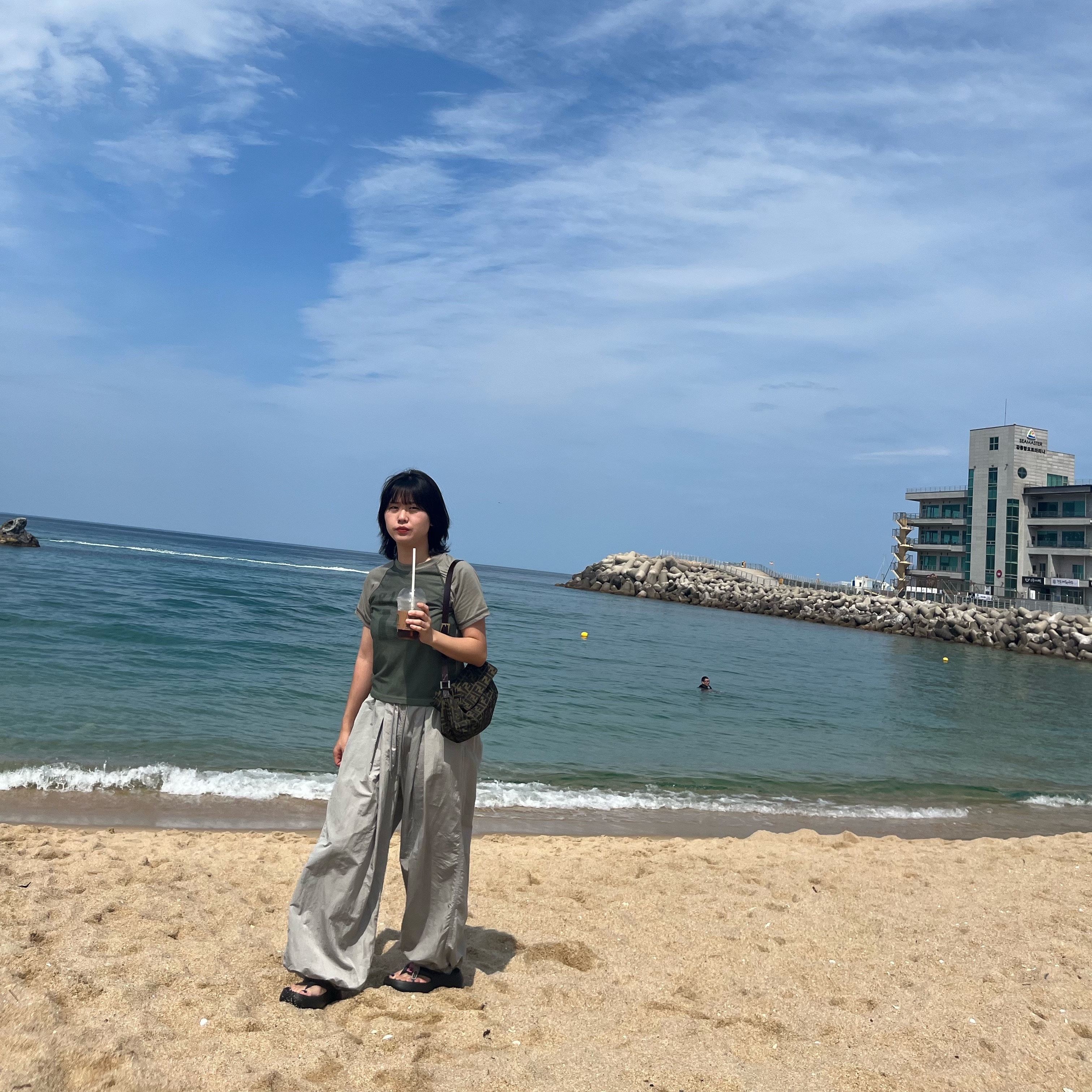 Taw&Toe x Low Classic Platform Flip Flop Black 착용 스타일 - 1