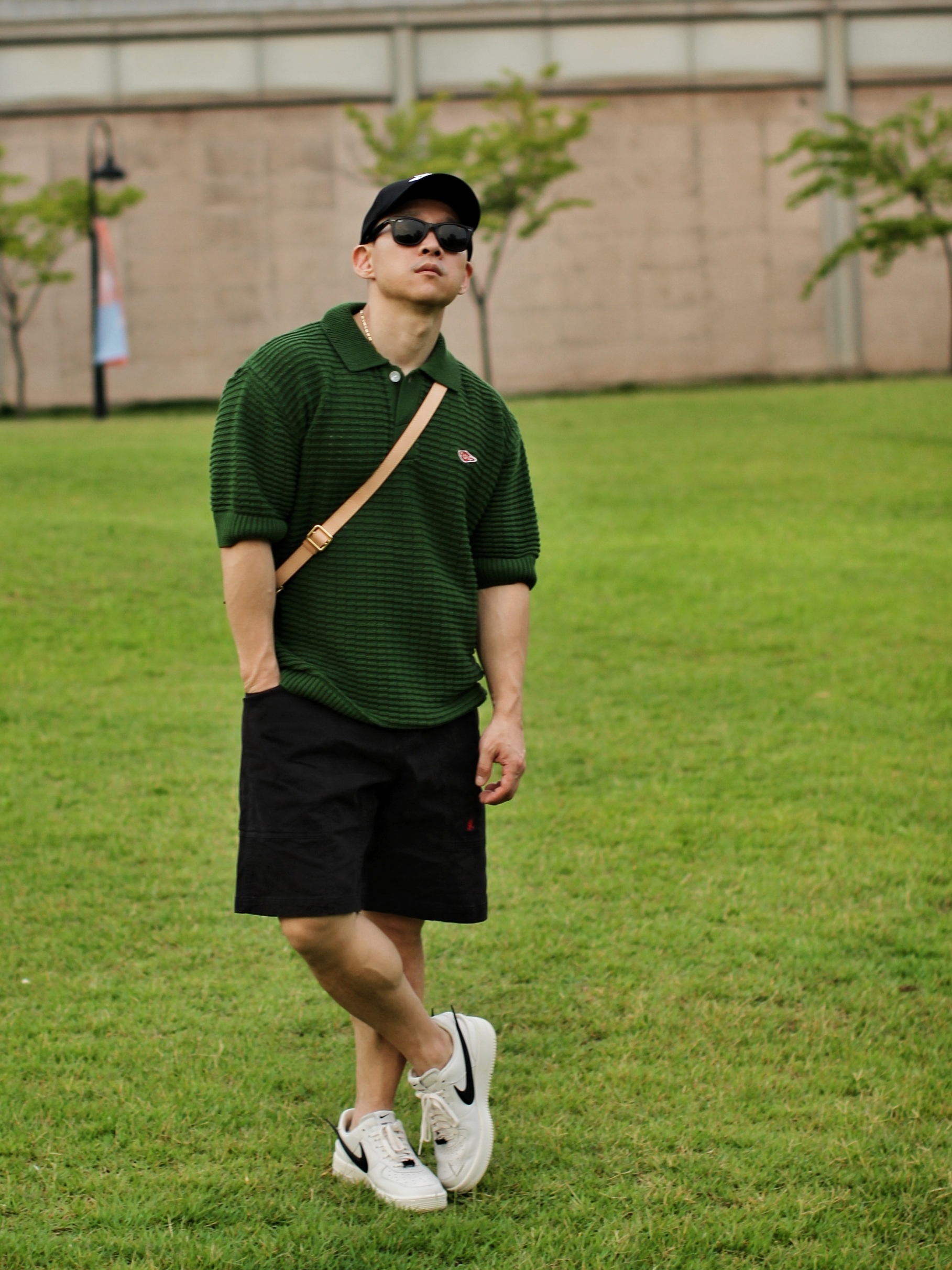 Nike x Ambush Air Force 1 Low SP Phantom, Louis Vuitton Bumbag Monogram 착용 스타일 - 1