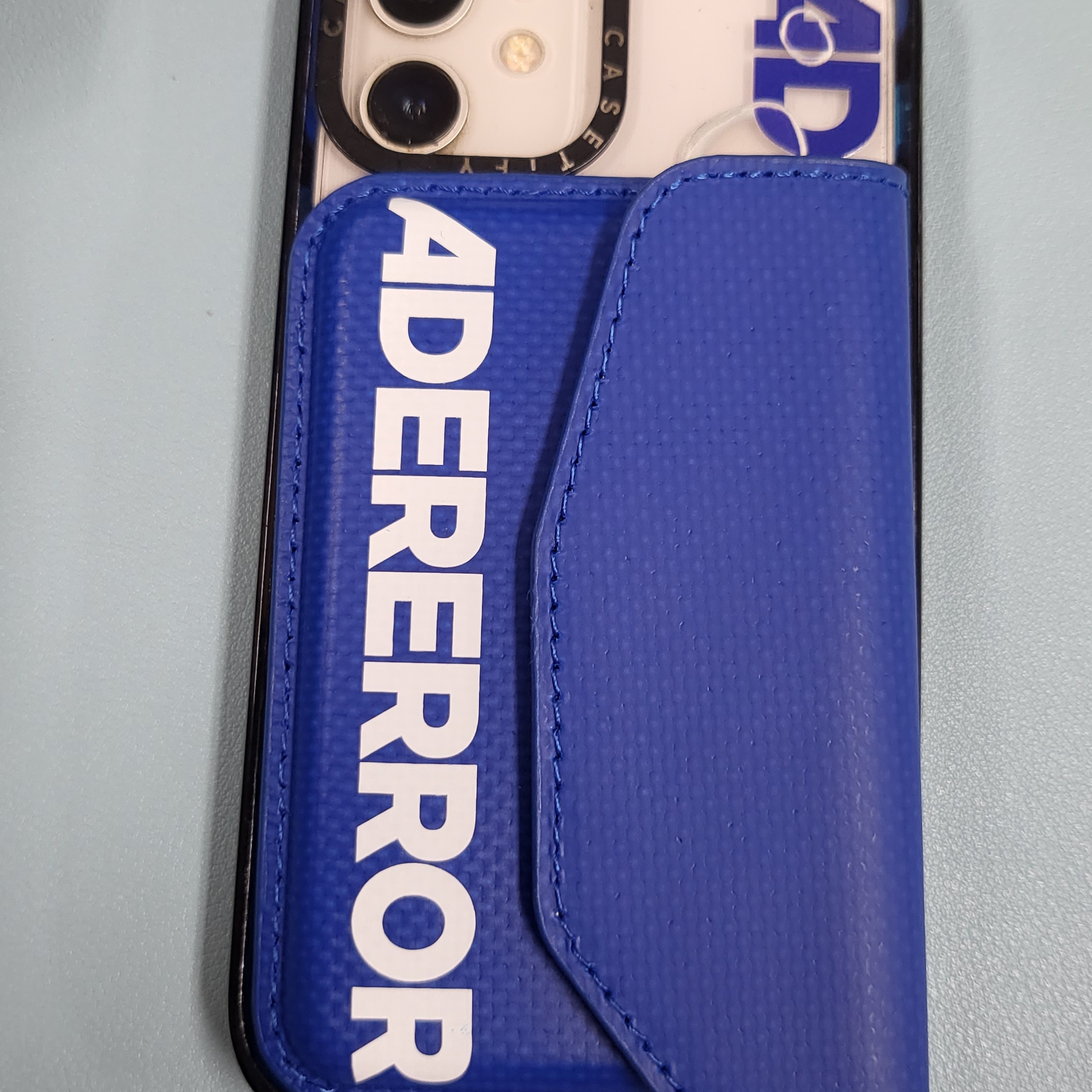 Ader Error Standic Magsafe Wallet Z-Blue 착용 스타일 - 1