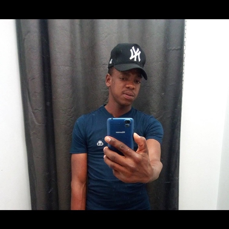 New Era x MoMA New York Yankees Cap Black, Apple AirPods Max Lightning Space Gray (Korean Ver.) 착용 스타일 - 2