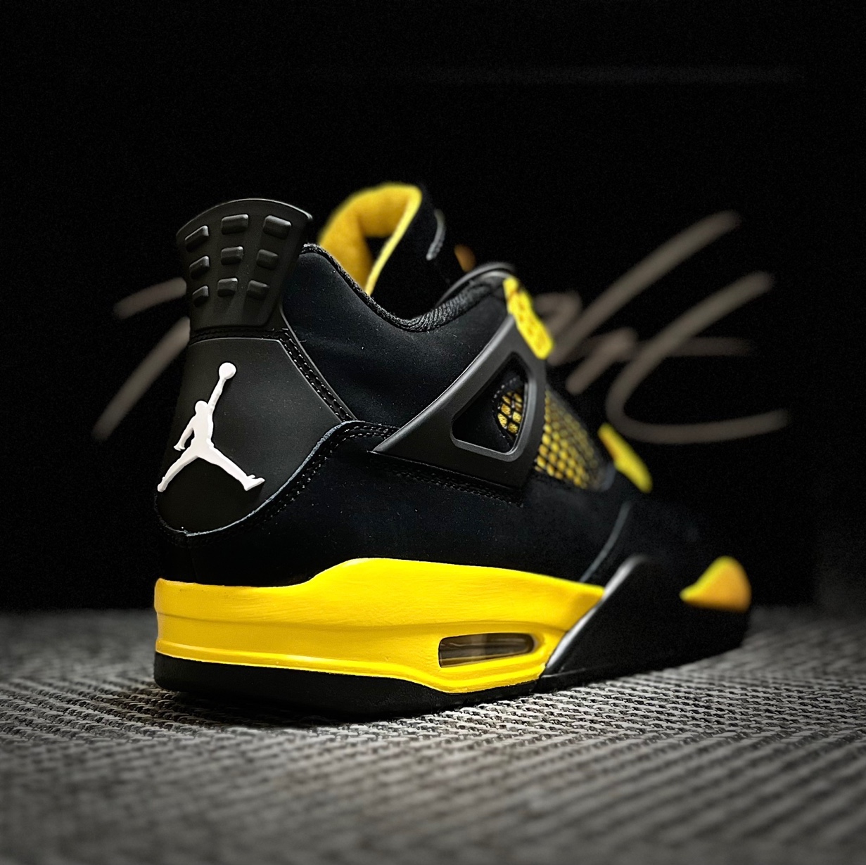 Jordan 4 Retro Thunder 2023 착용 스타일 - 5