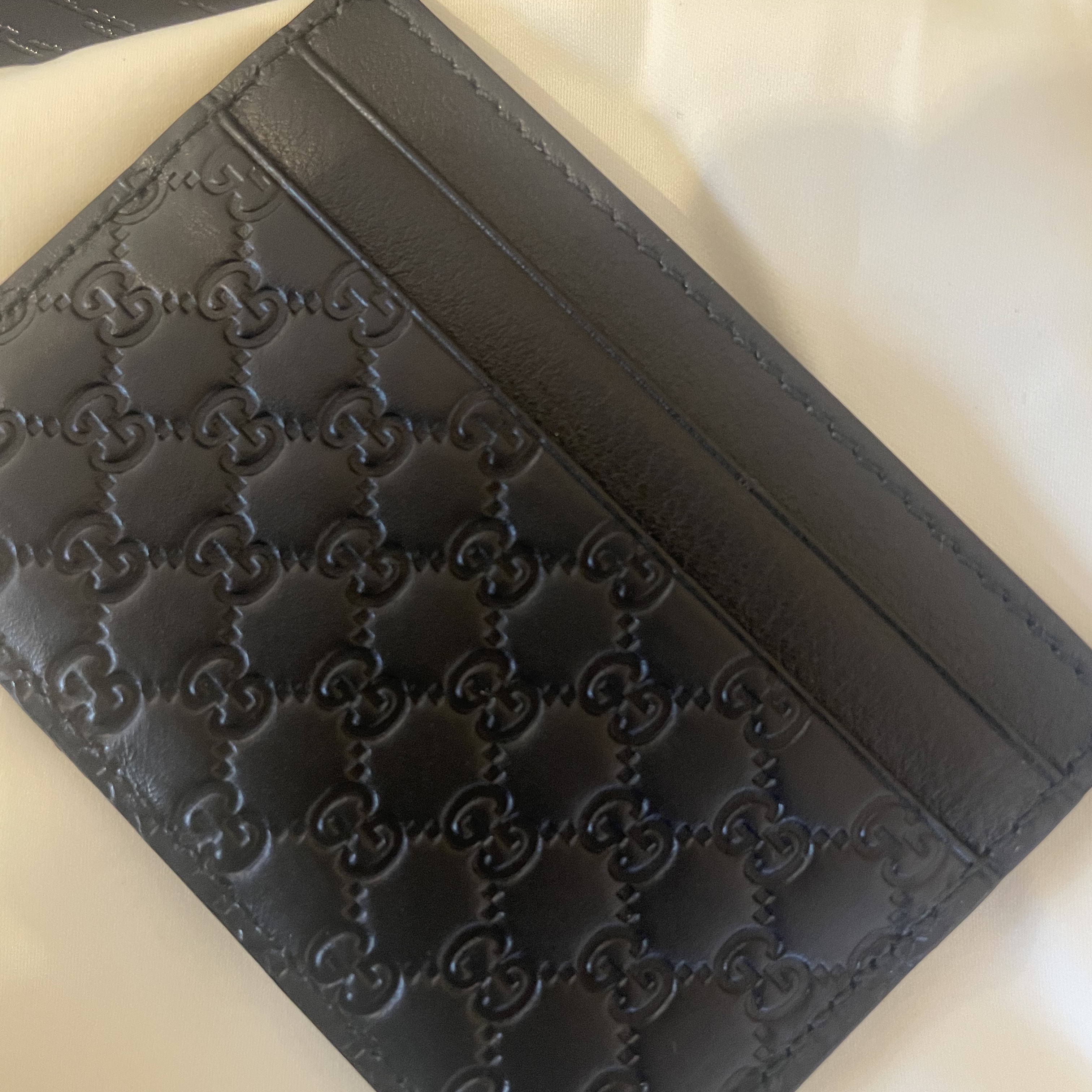 Gucci Micro GG Ssima Card Case Black 착용 스타일