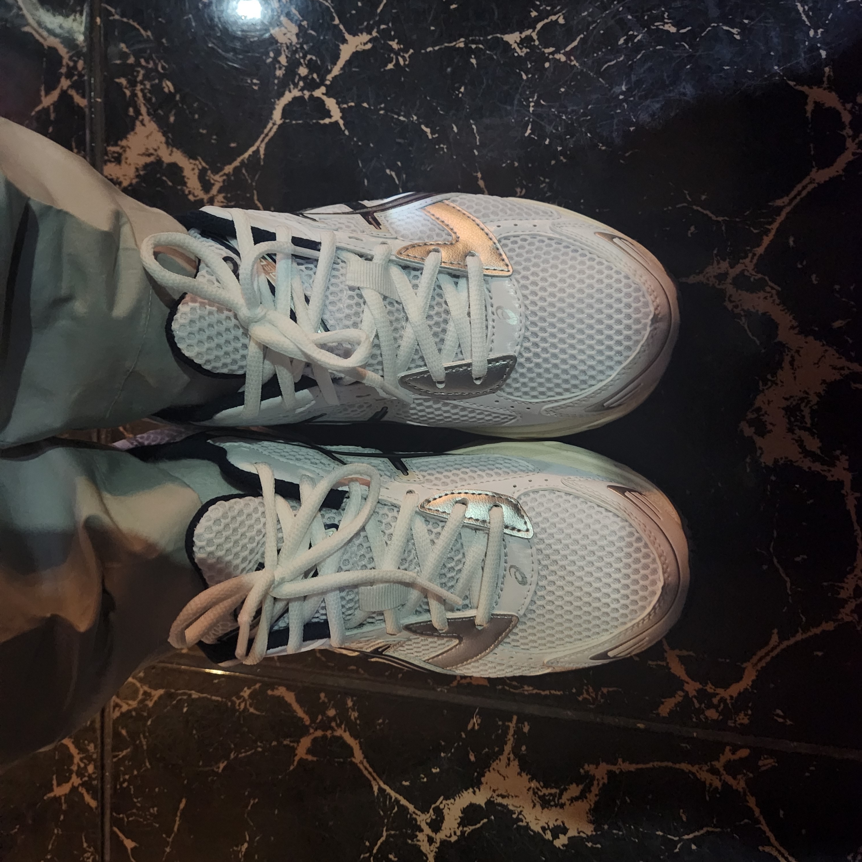(W) Asics Gel-1130 White Midnight 착용 스타일 - 1