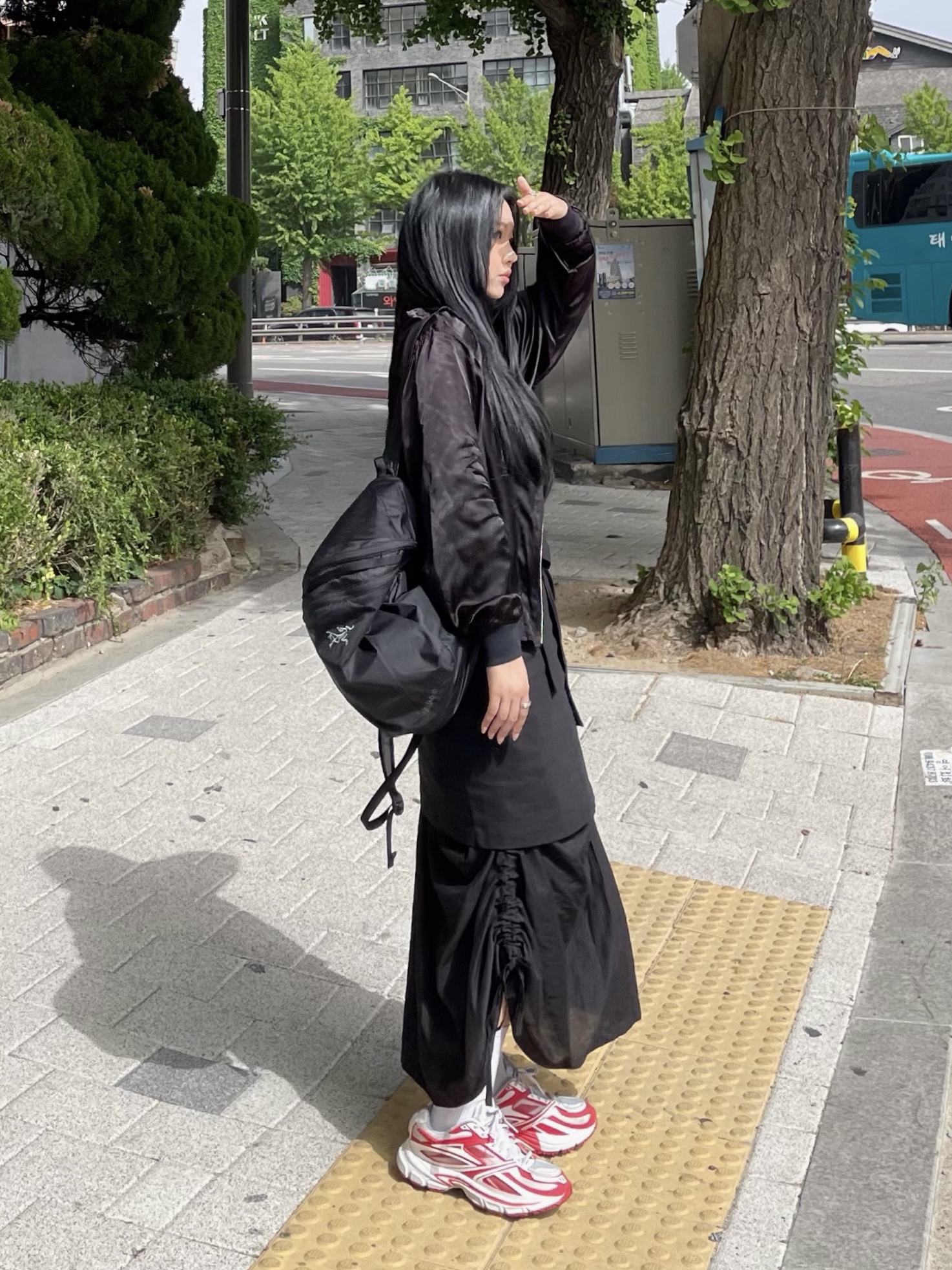 Arc'teryx Heliad 15 Backpack Black, Reebok x Kanghyuk Premier Road Modern White Red  착용 스타일 - 1