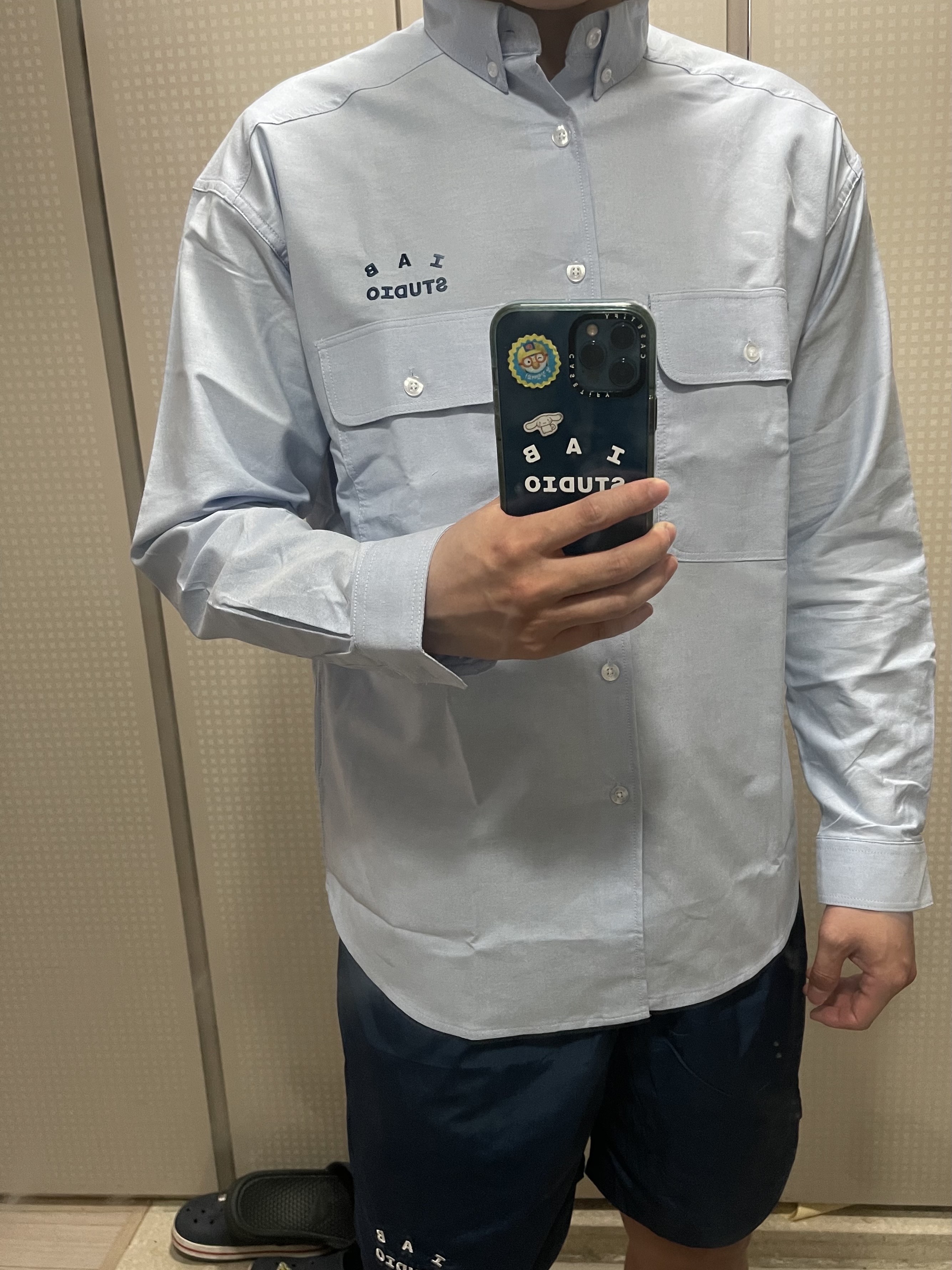 IAB Studio Work Shirt Sky Blue - The Hyundai Seoul Exclusive, IAB Studio Cropped Pique Shirt Black - The Hyundai Seoul Exclusive 착용 스타일 - 1
