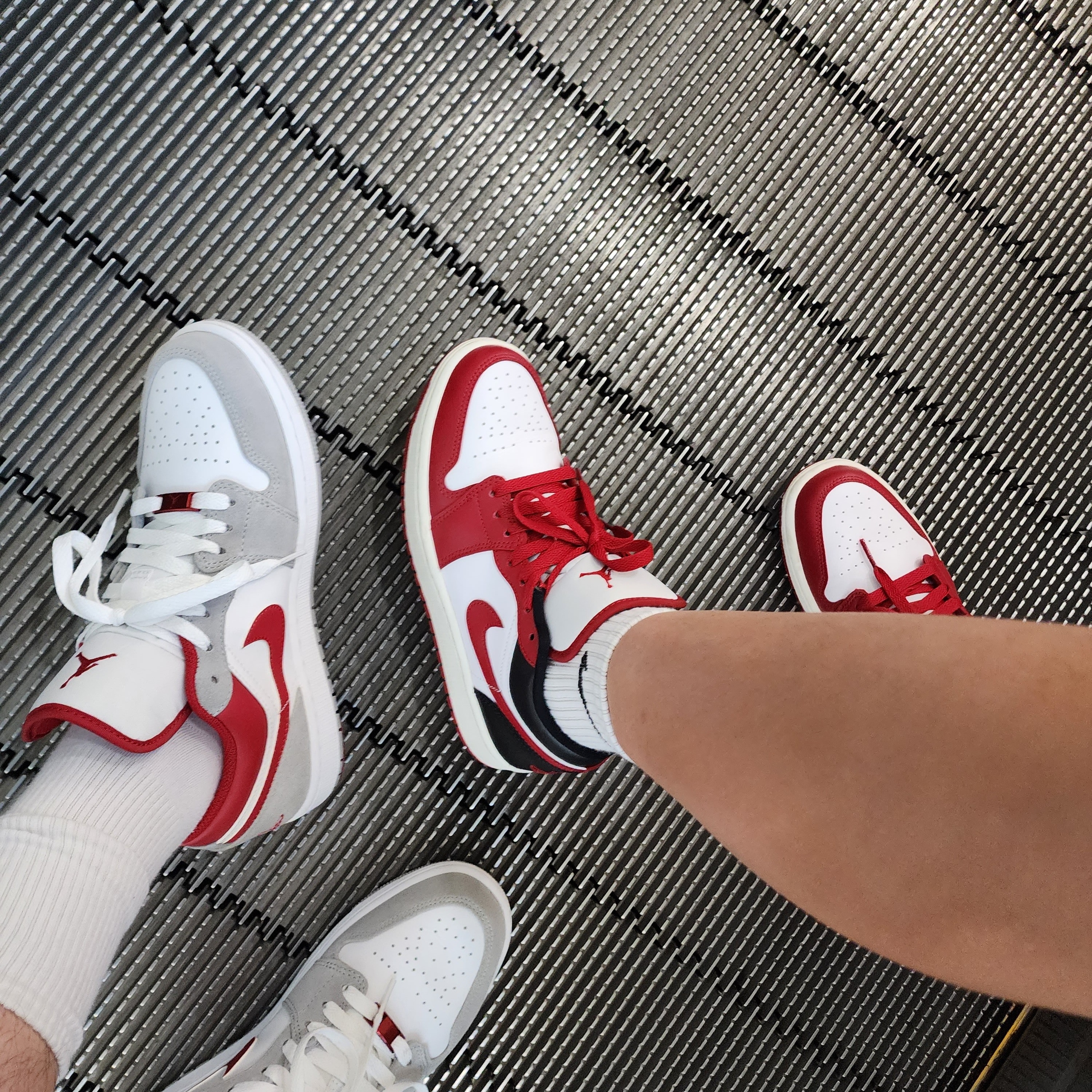 Jordan 1 Low White Gym Red Black 착용 스타일