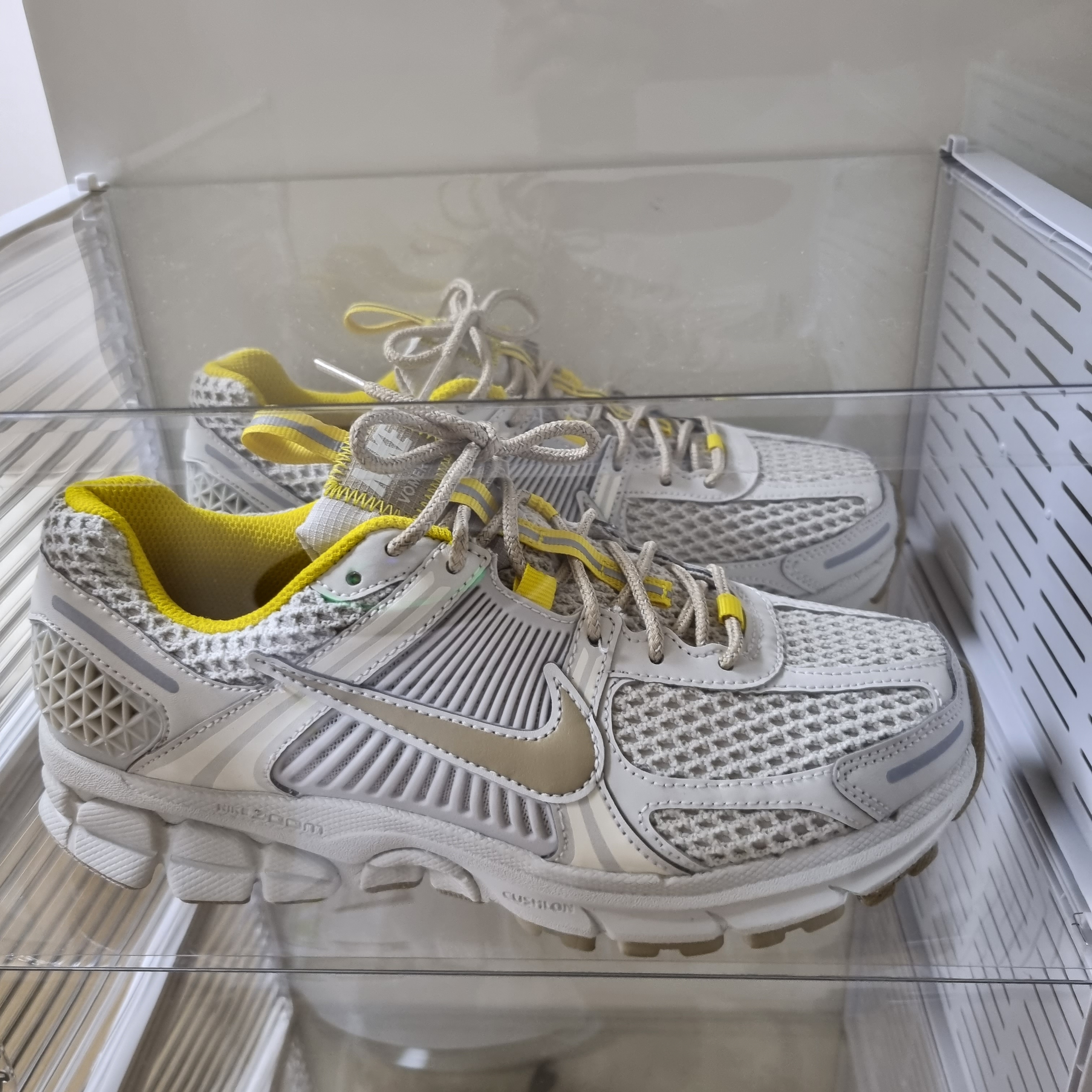 (W) Nike Zoom Vomero 5 Light Bone 착용 스타일