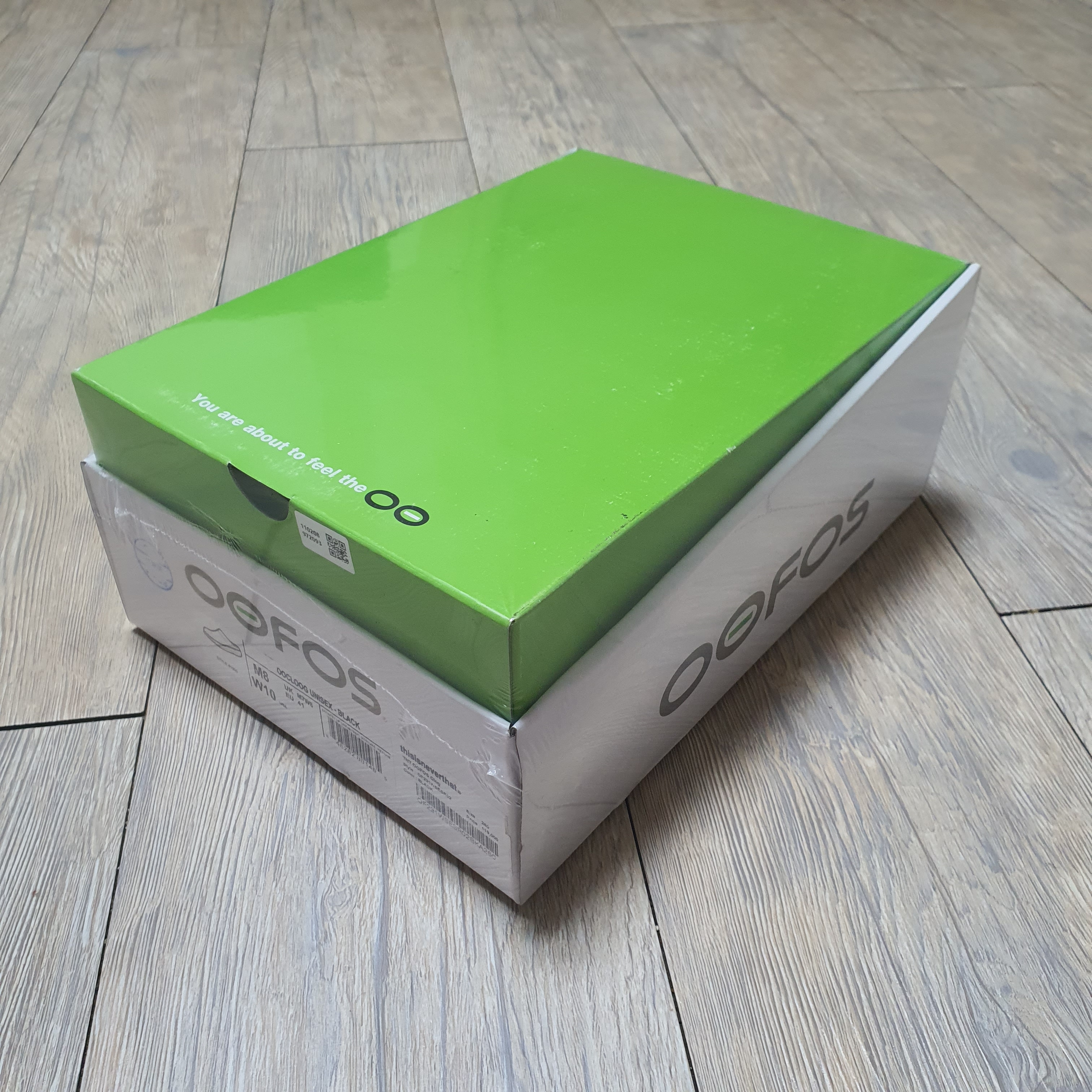 Oofos x Thisisneverthat Clog Black 착용 스타일 - 2