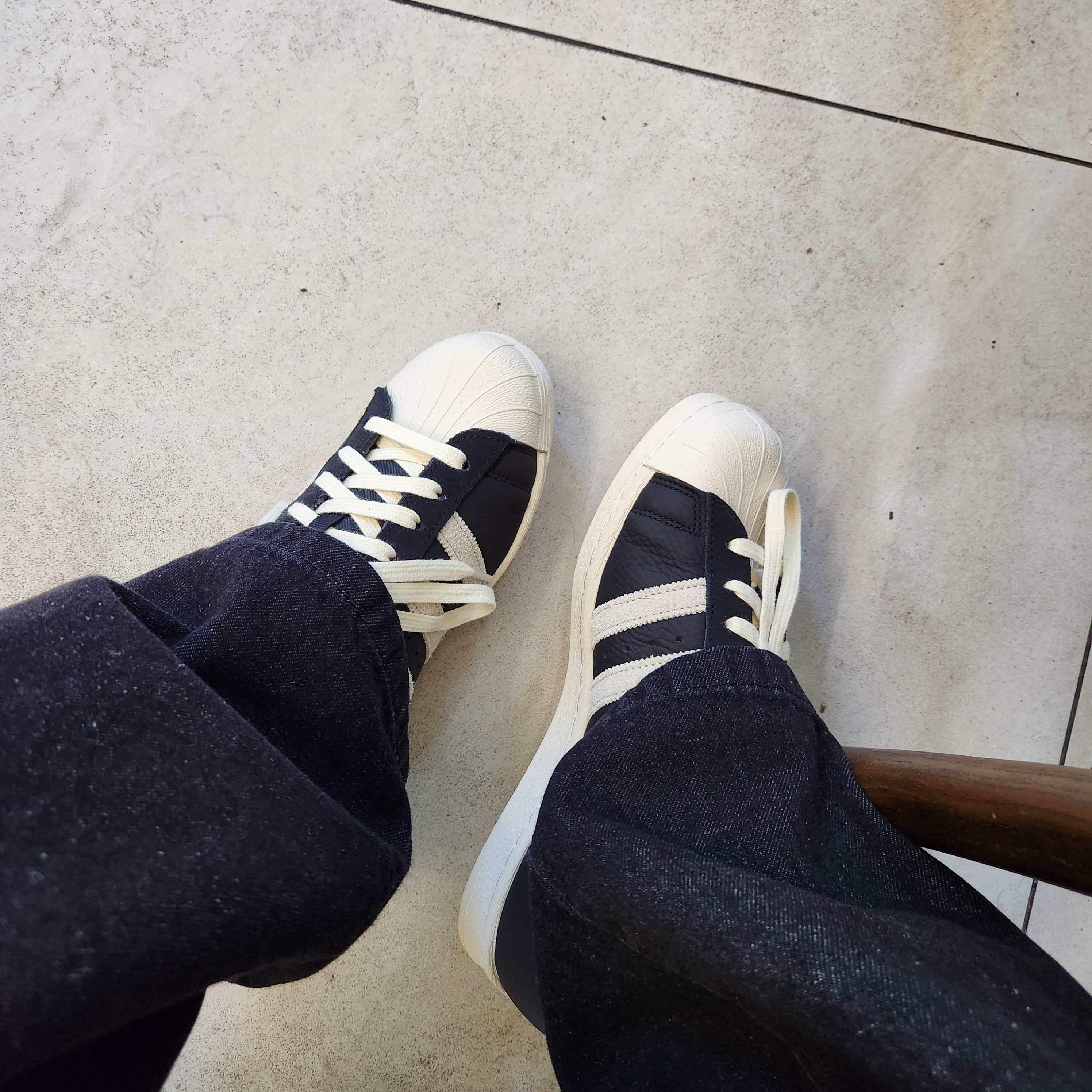 Adidas Superstar 82 Black White 착용 스타일