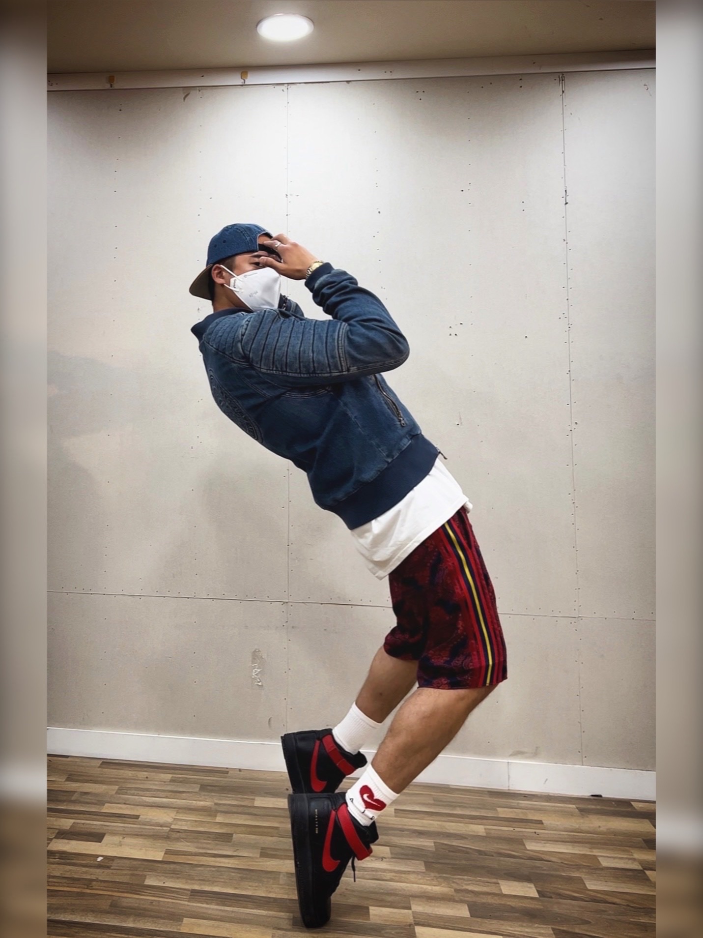 Nike x 1017 Alyx 9SM Air Force 1 High Black University Red, Rolex Sky-Dweller 42mm 326933 Champagne Jubilee 착용 스타일 - 1