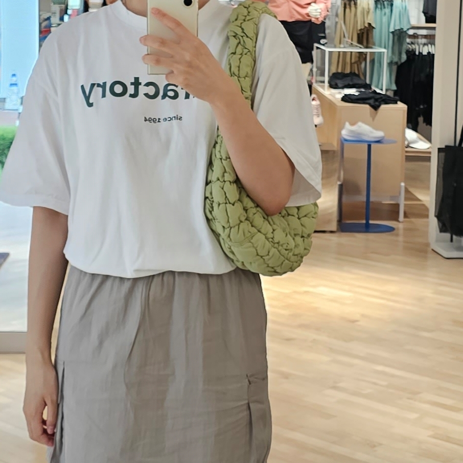 COS Quilted Mini Bag Light Green 착용 스타일