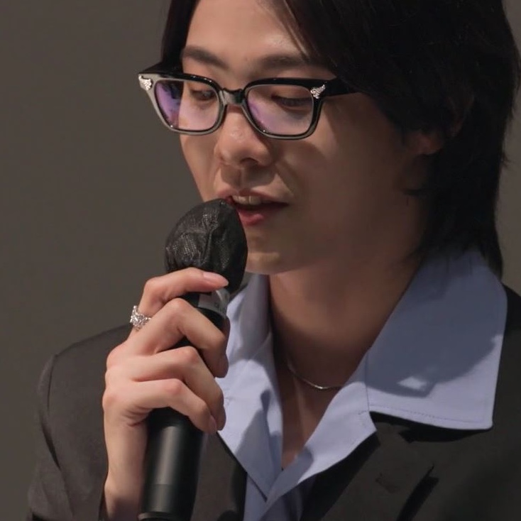 Scudo Happy Flower Ring White Stone 착용 스타일 - 3