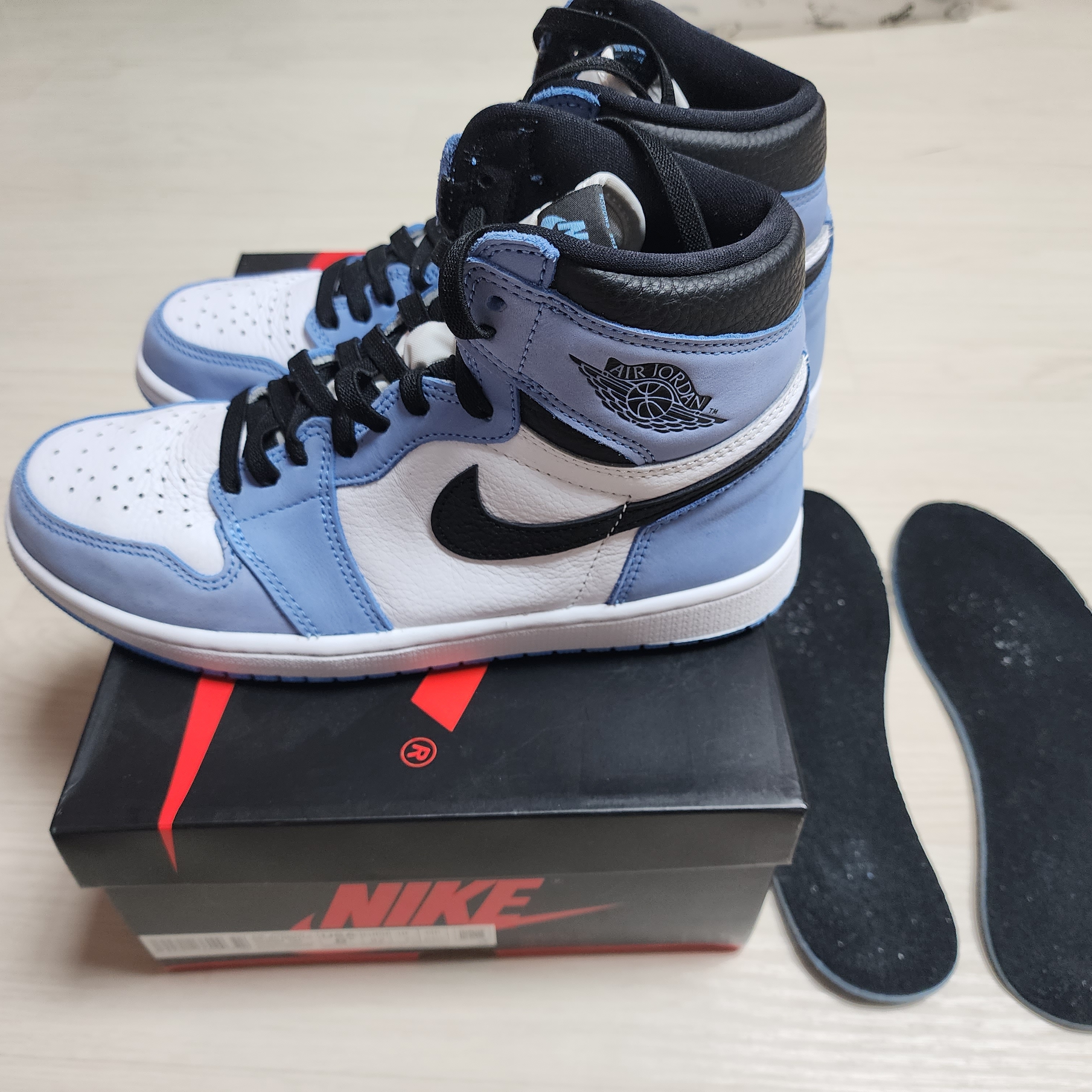Jordan 1 Retro High OG University Blue 착용 스타일