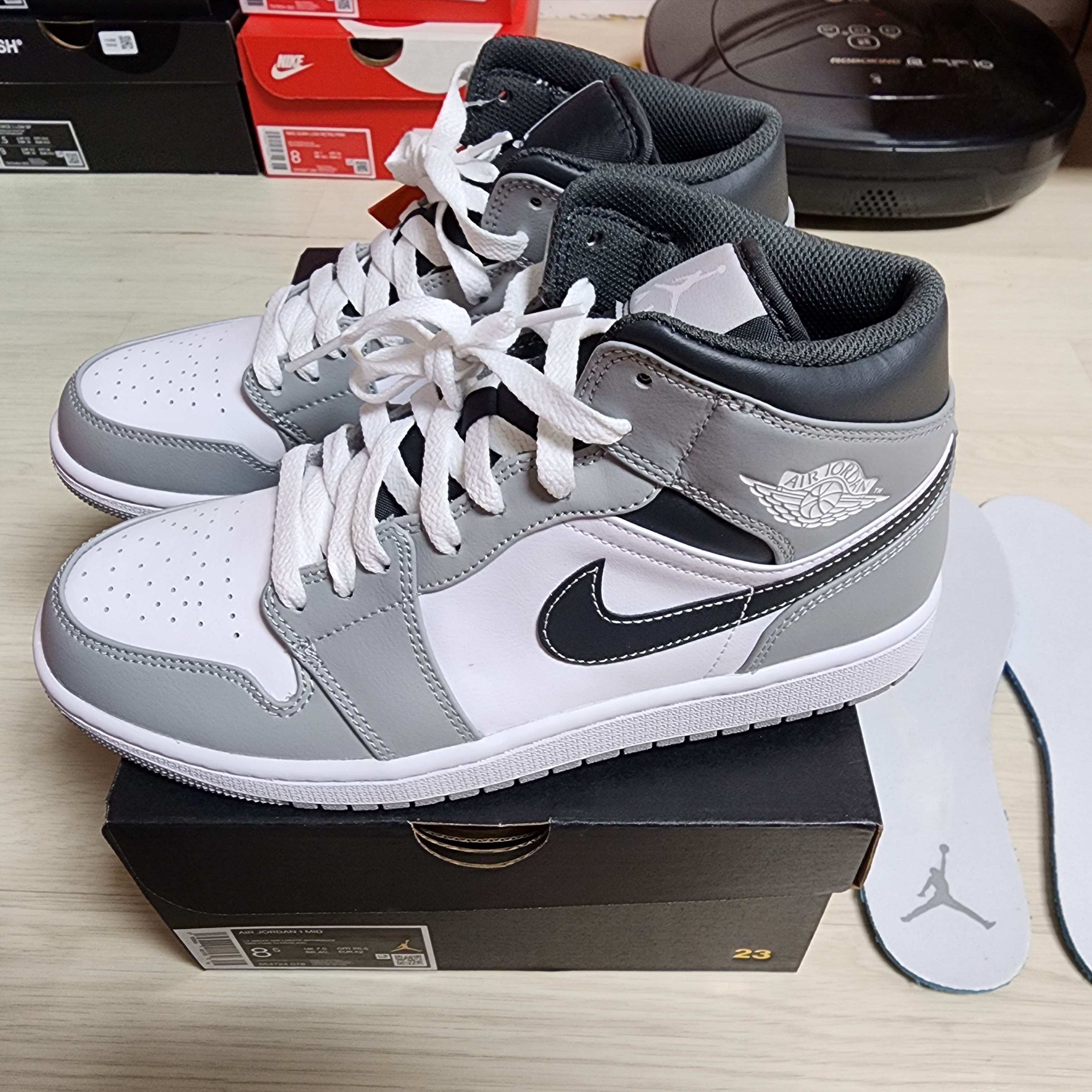 Jordan 1 Mid Light Smoke Grey Anthracite 착용 스타일