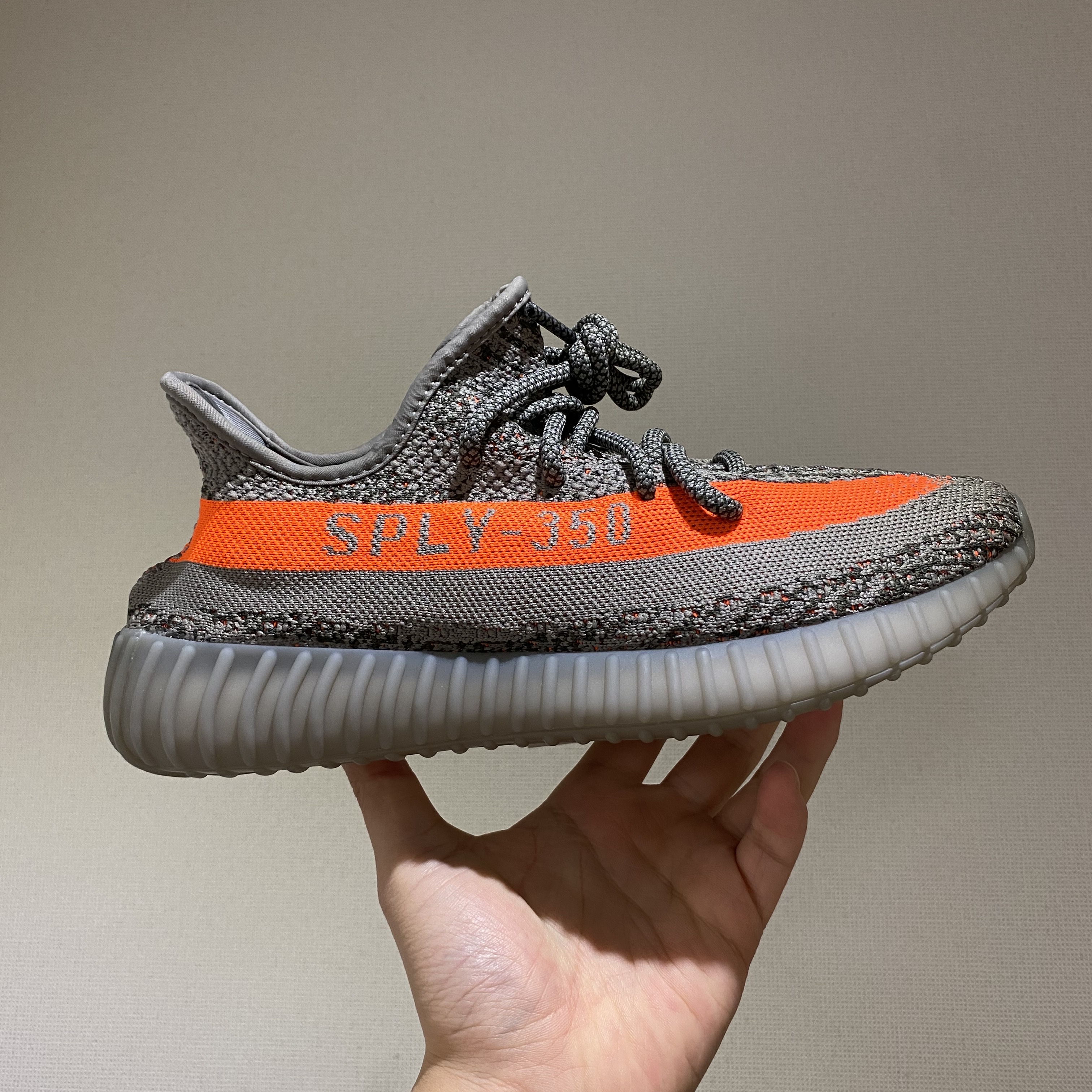 Adidas Yeezy Boost 350 V2 Beluga - Reflective 착용 스타일