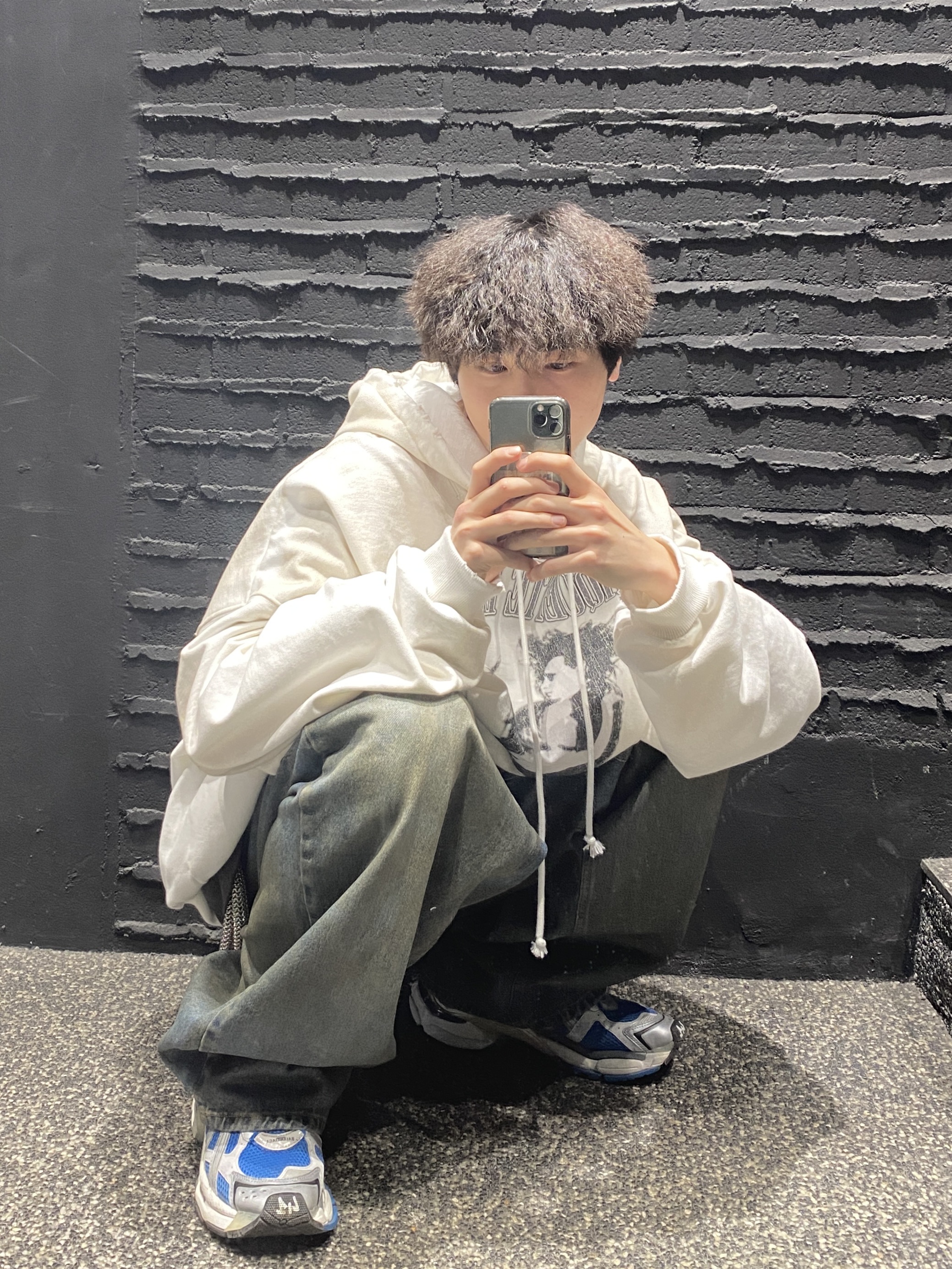 Balenciaga Runner Sneakers Blue White, Project G/R Coated Backward Denim Pants Blue 착용 스타일
