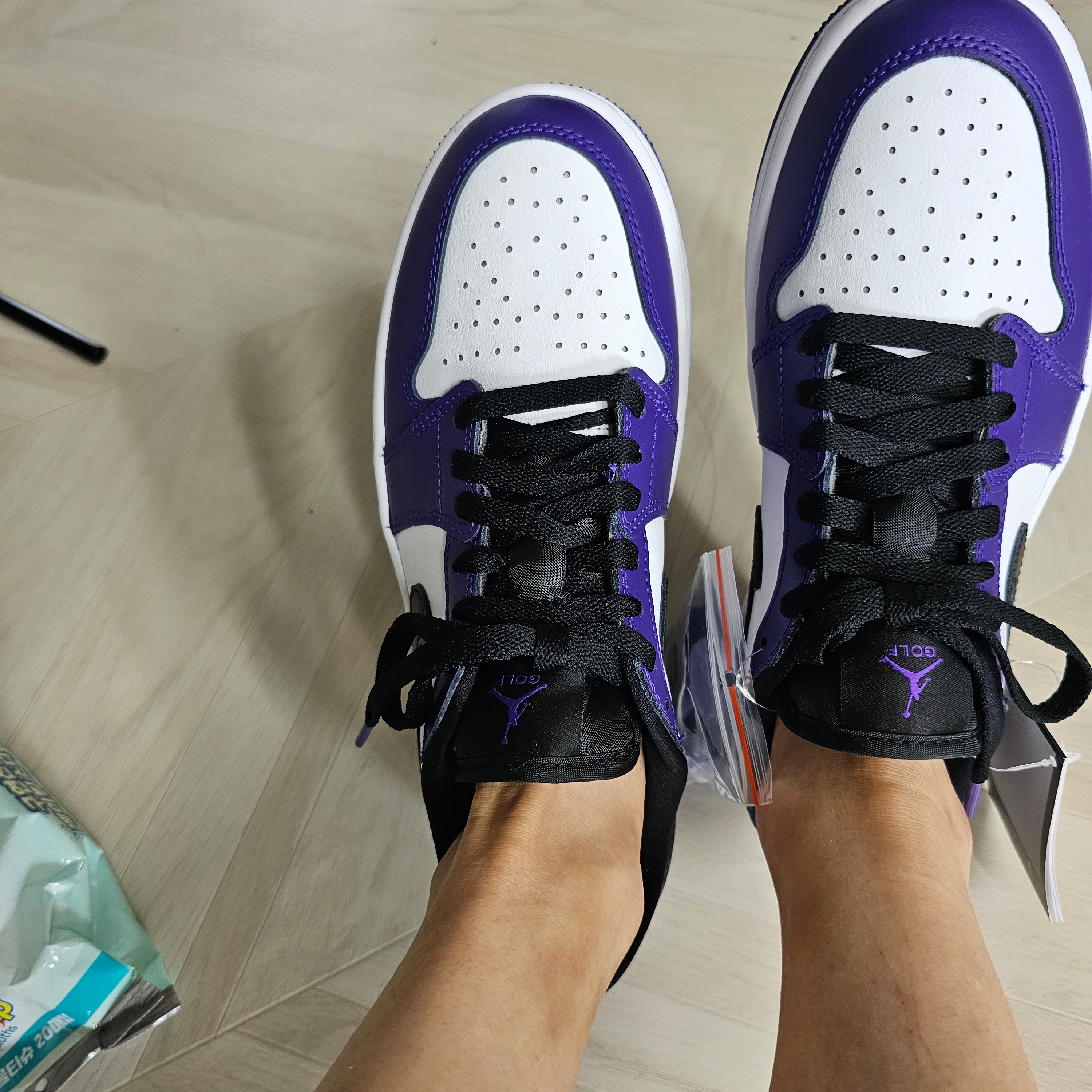 Jordan 1 Low Golf Court Purple 착용 스타일 - 3