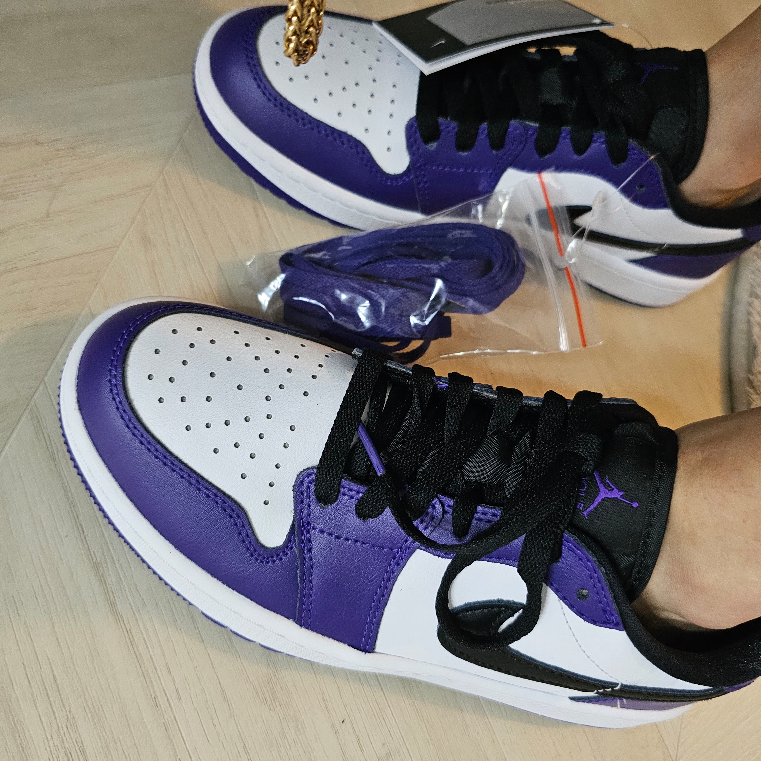 Jordan 1 Low Golf Court Purple 착용 스타일 - 4