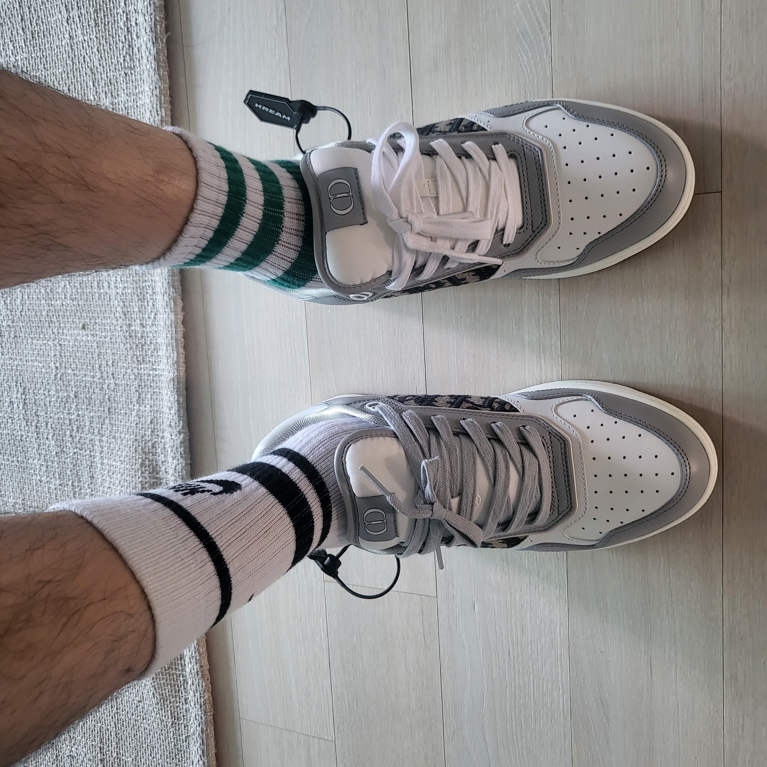 Dior B27 Low-Top Sneakers Gray 착용 스타일