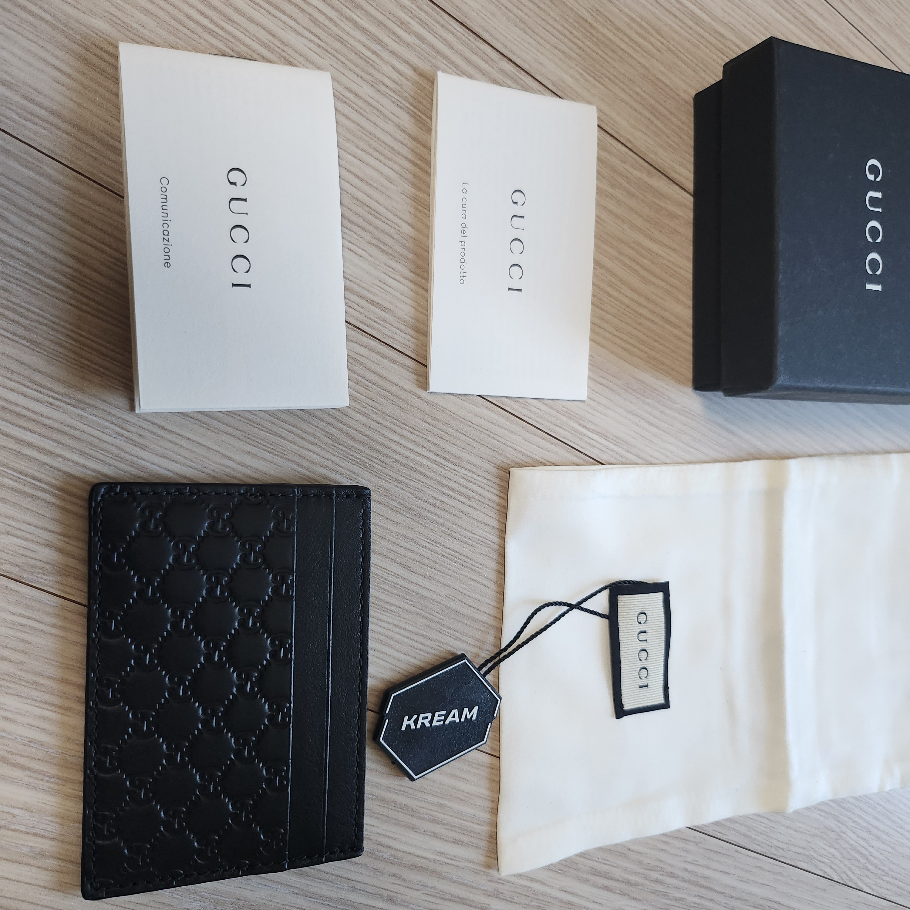 Gucci Micro GG Ssima Card Case Black 착용 스타일