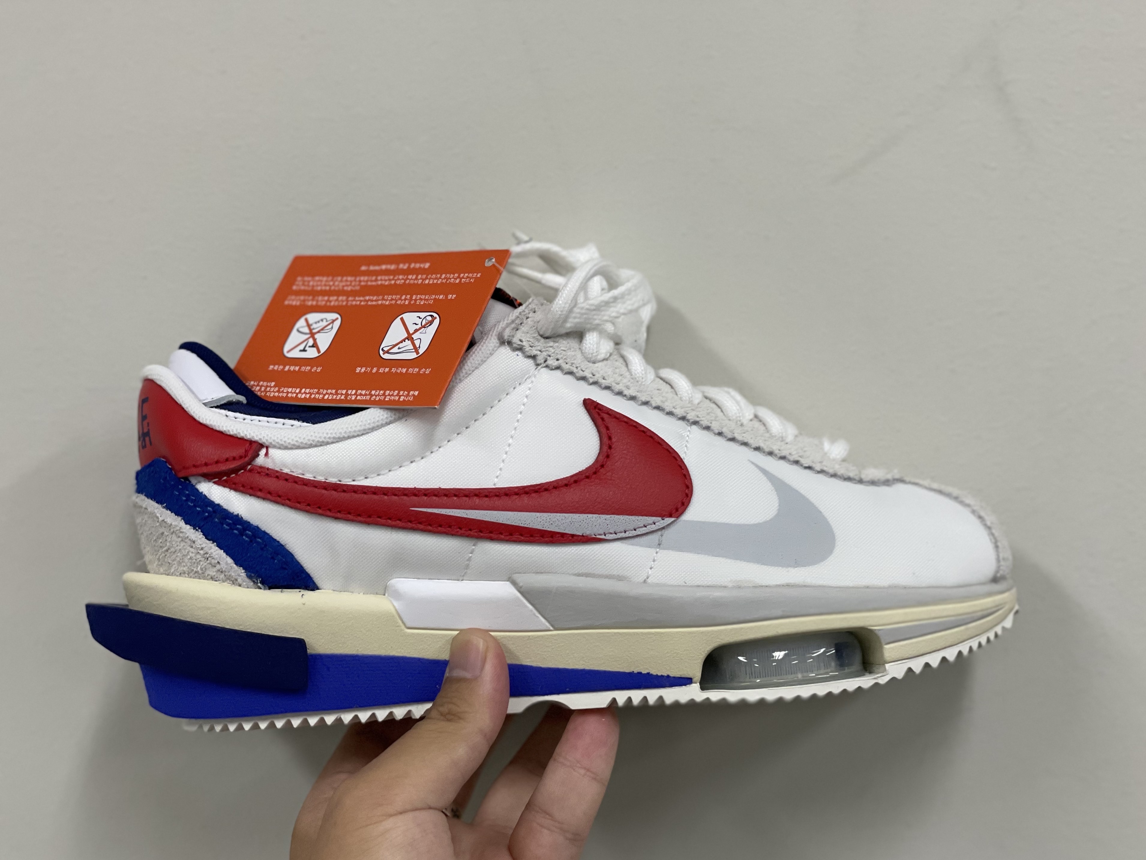 Nike x Sacai Zoom Cortez SP White and University Red 착용 스타일