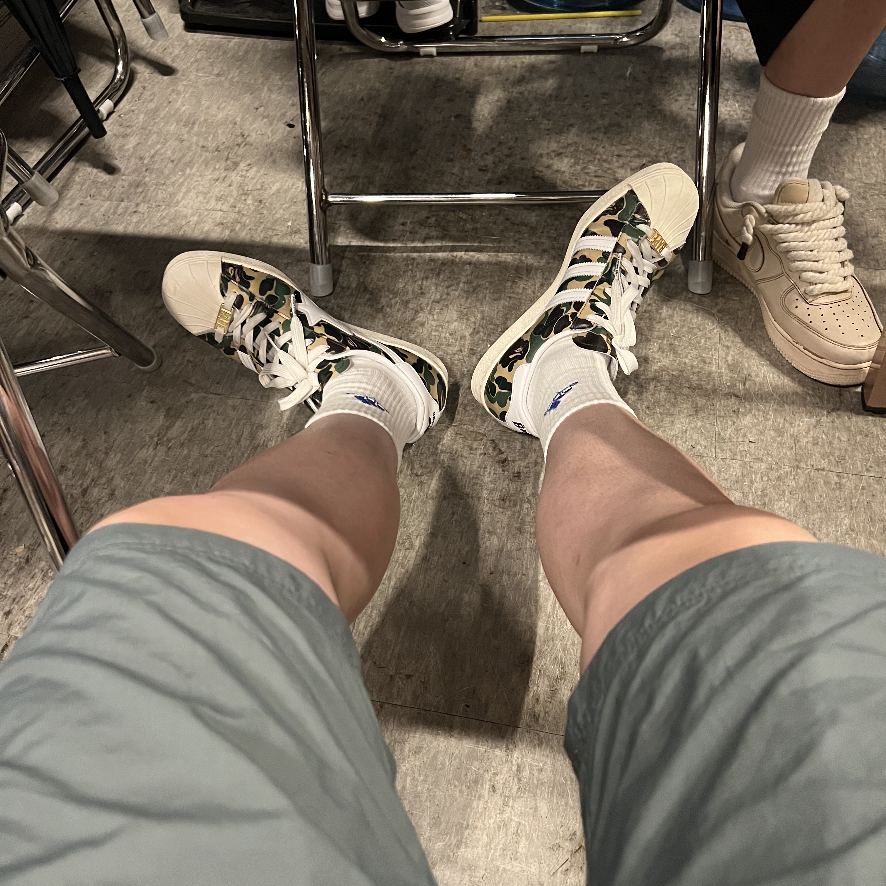 Adidas x BAPE Superstar 80s Green Camo 착용 스타일