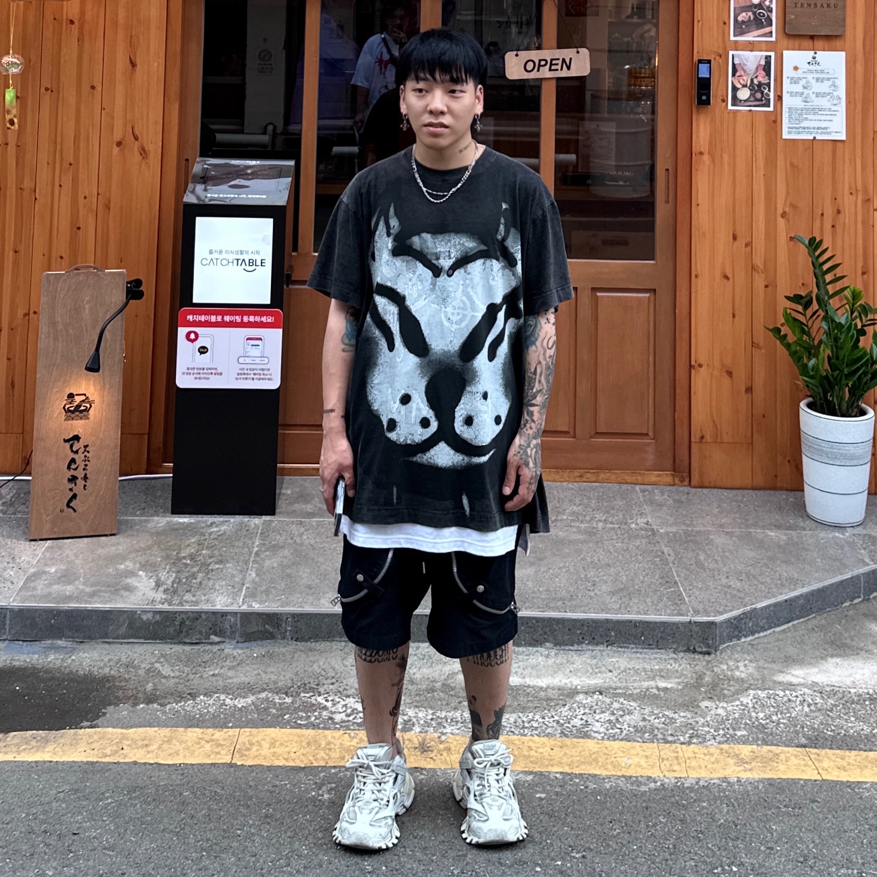 Balenciaga Track.2 Sneakers White 착용 스타일 - 2