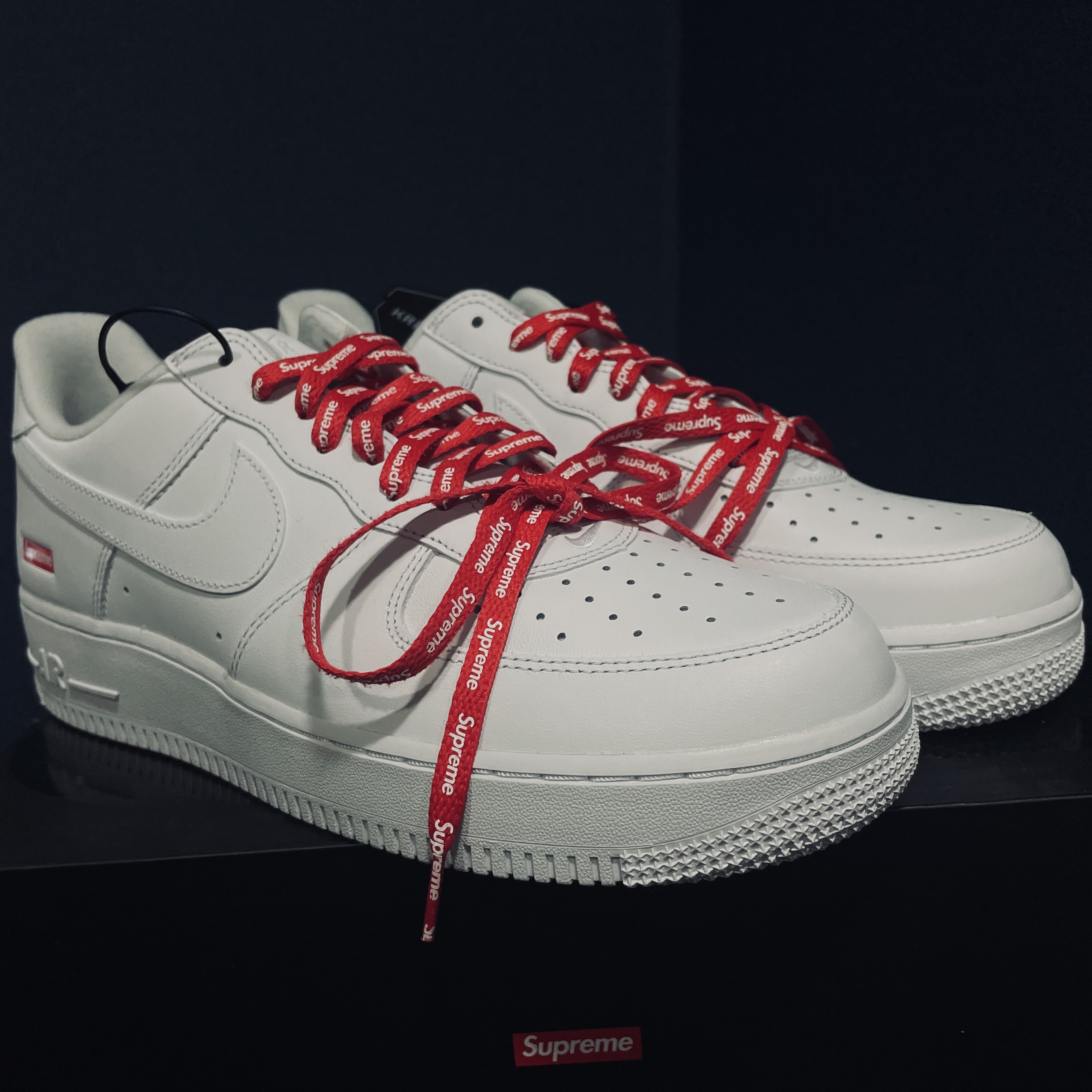 Nike x Supreme Air Force 1 Low White 착용 스타일