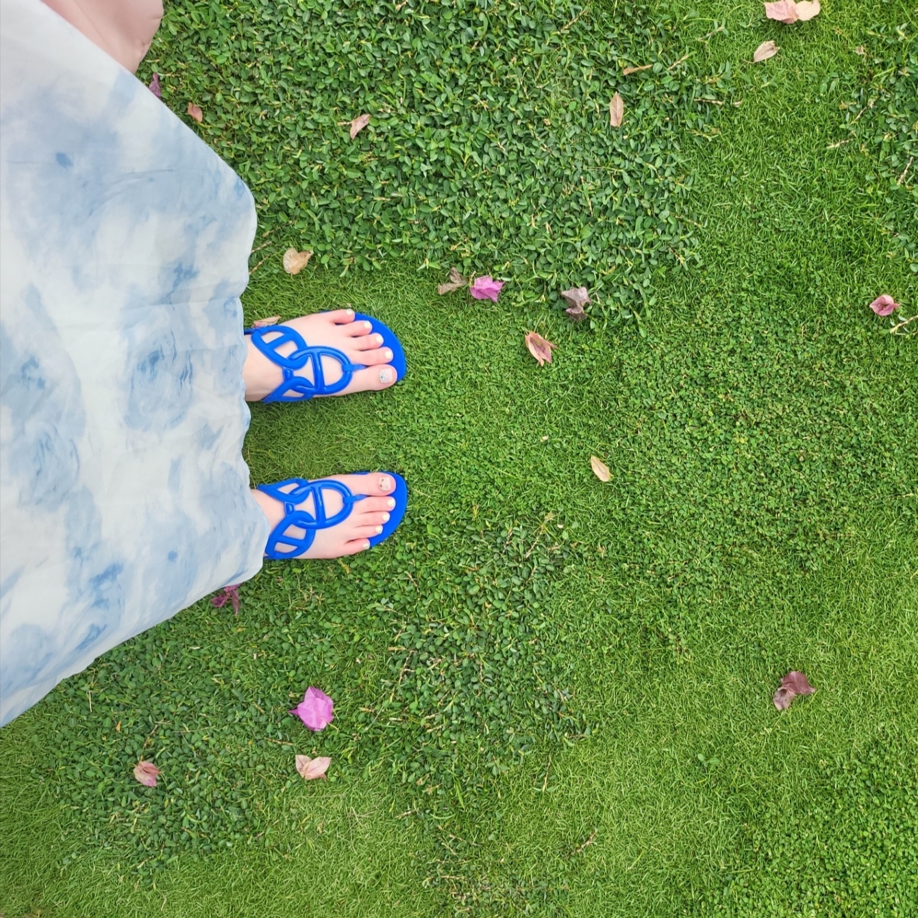 (W) Hermes Egerie Sandal Bleu Outremer 착용 스타일 - 2