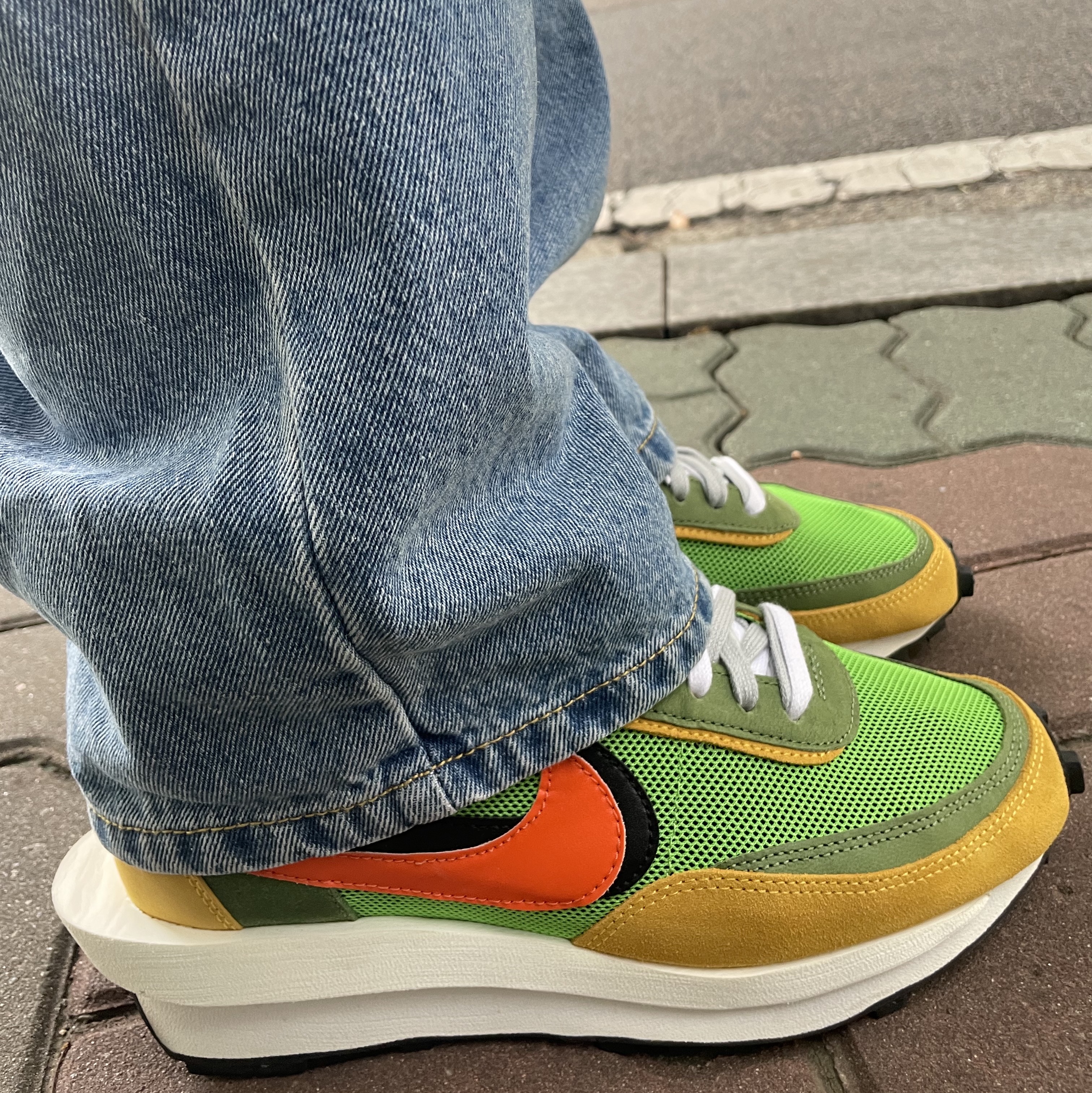 Nike x Sacai LDWaffle Green Multi 착용 스타일 - 2