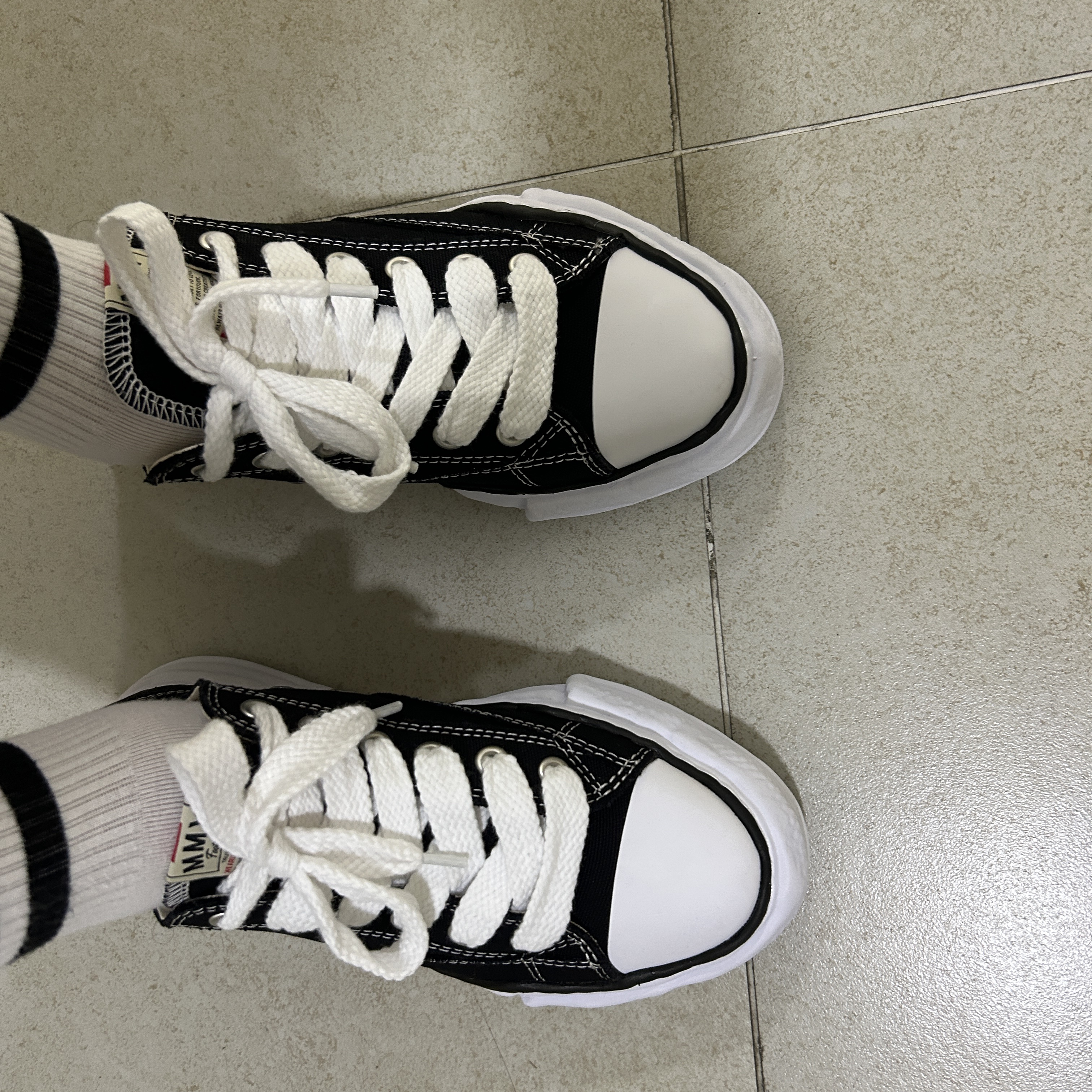 Maison Mihara Yasuhiro Peterson OG Sole Canvas Low Sneakers Black 착용 스타일