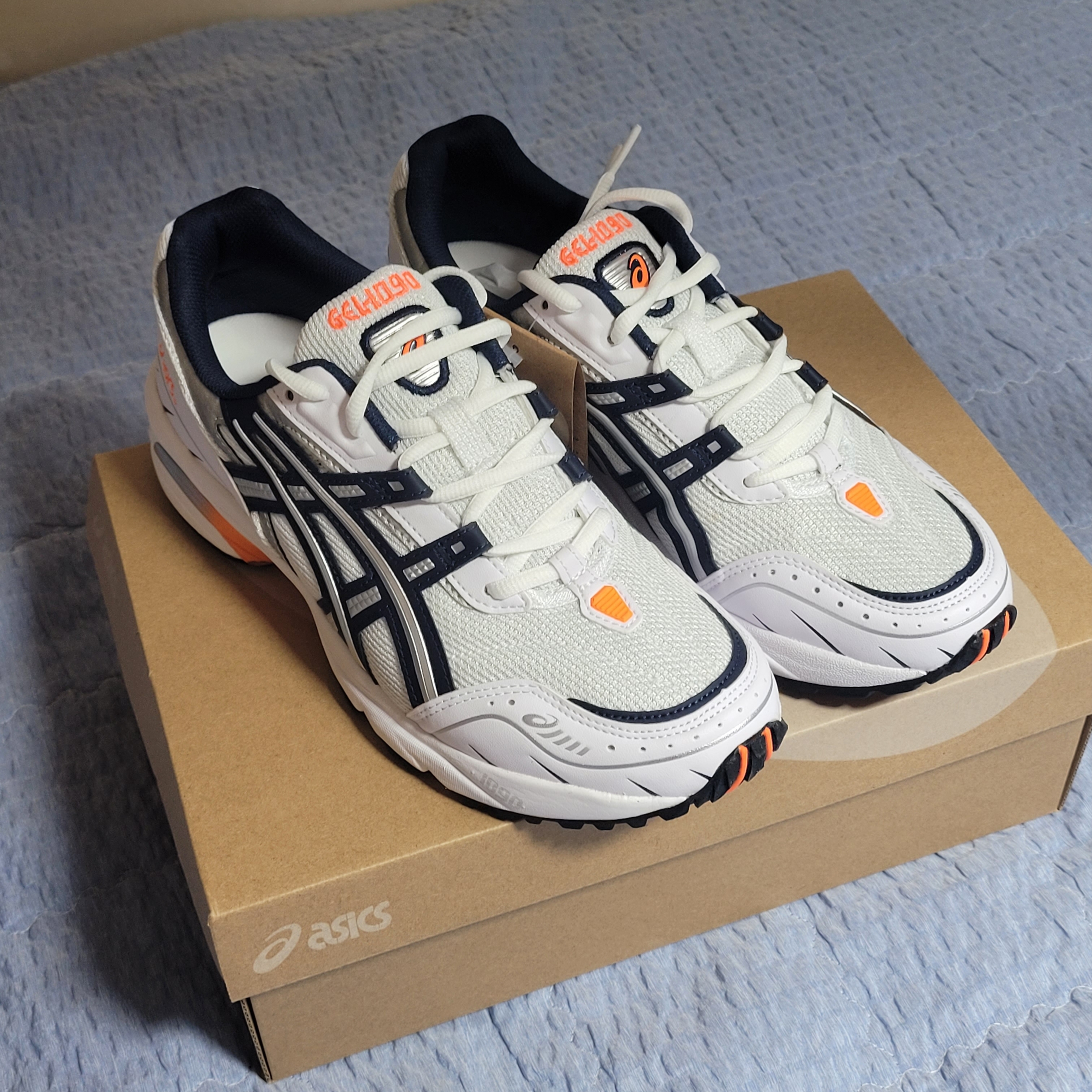 Asics Gel-1090 White Midnight 착용 스타일