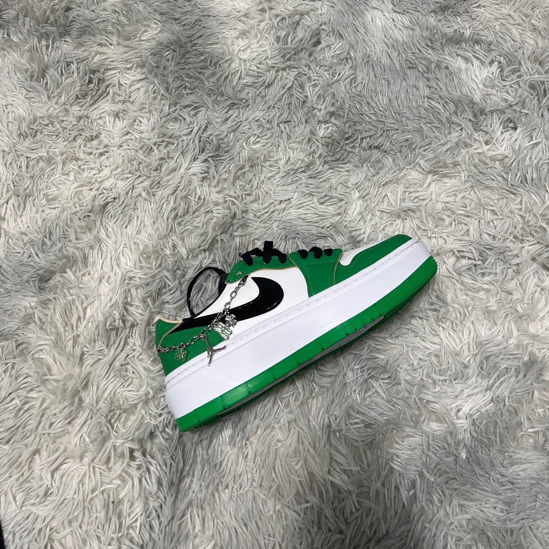 (W) Jordan 1 Elevate Low SE Lucky Green 착용 스타일 - 2