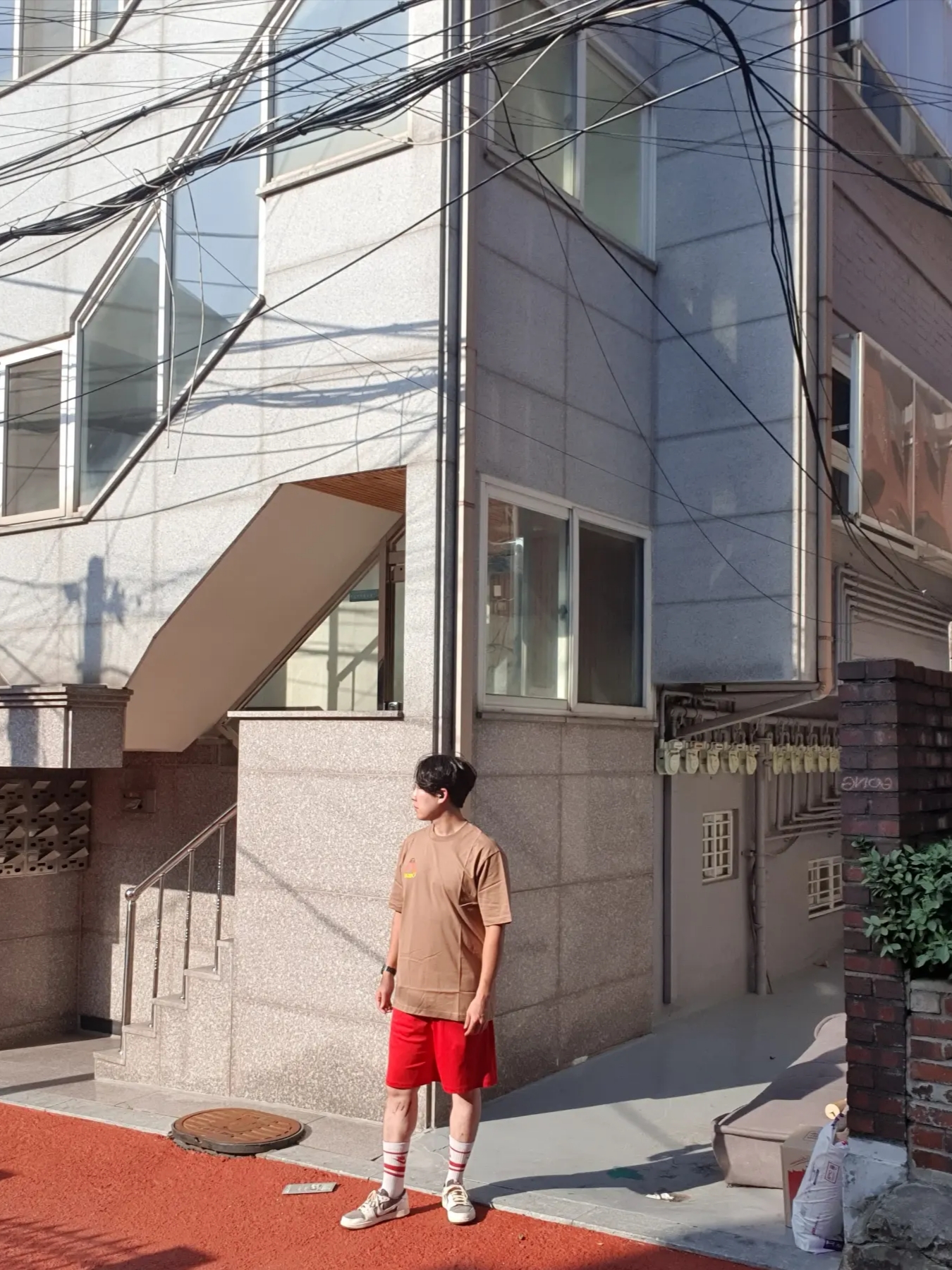 Palace Spectrum P3 T-Shirt Mocha - 23SS, Jordan 1 x Travis Scott Retro Low OG SP Sail and Ridgerock 착용 스타일 - 2