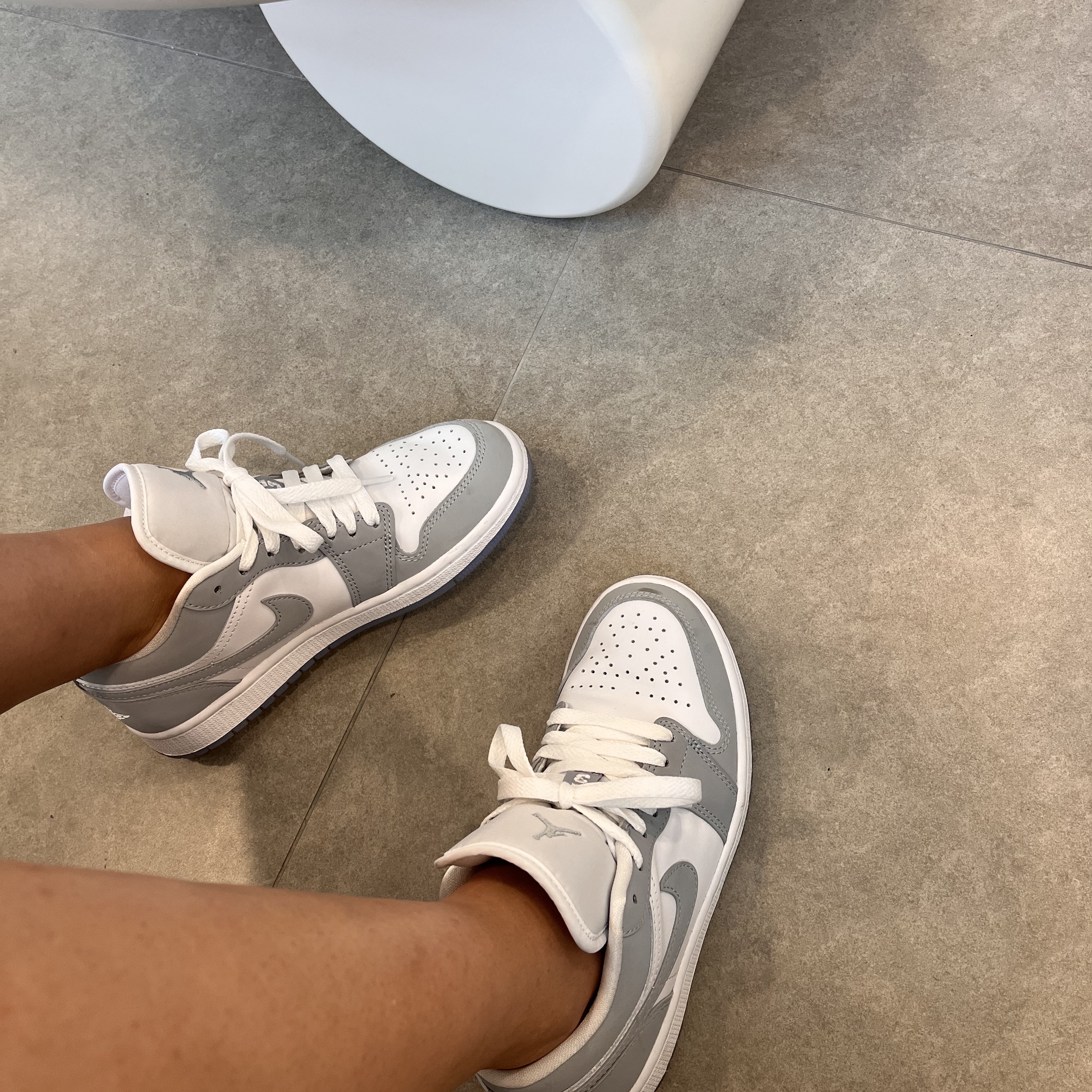 (W) Jordan 1 Low White Wolf Grey 착용 스타일 - 1