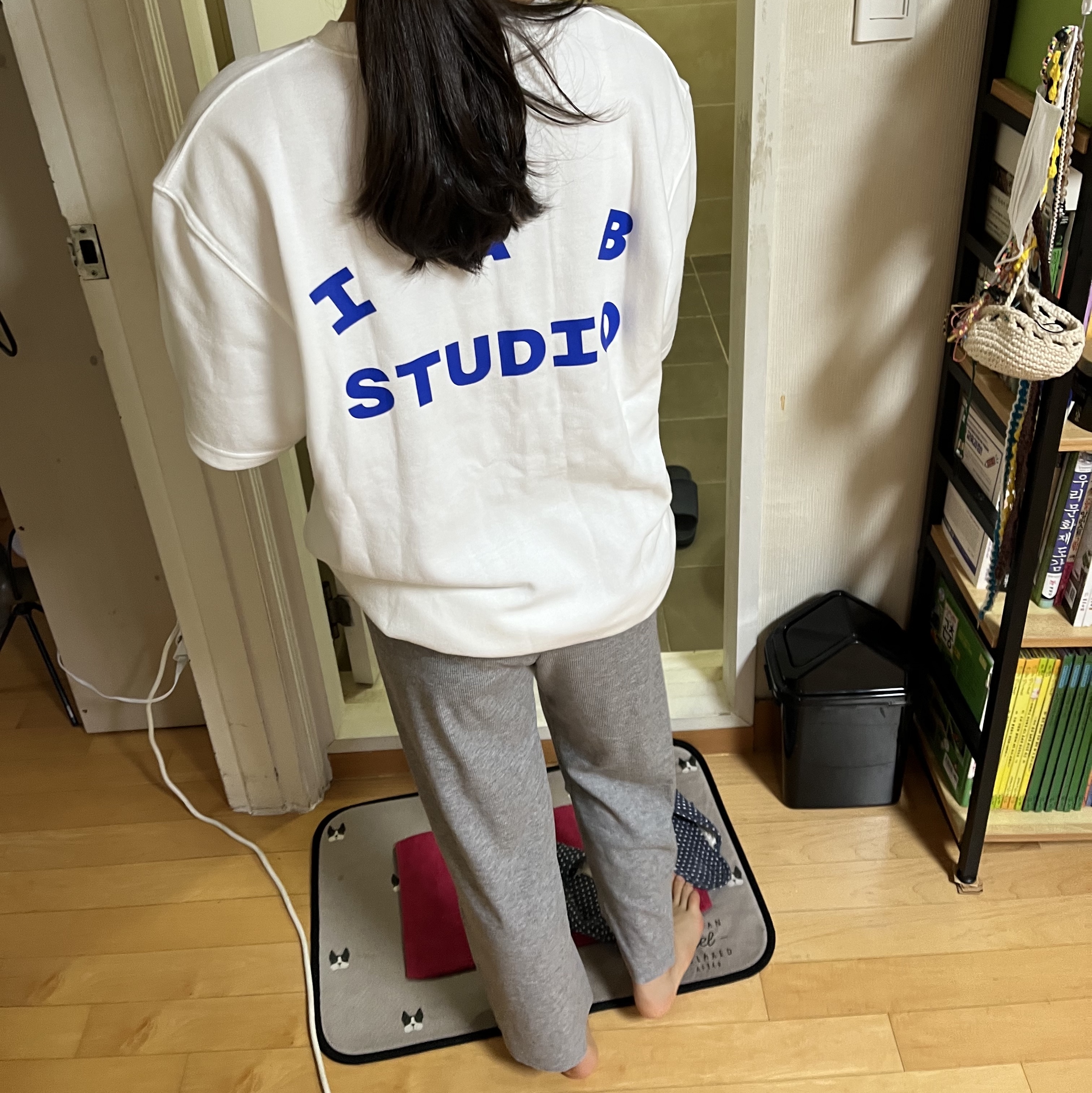 IAB Studio 10th Anniversary T-Shirt White 착용 스타일