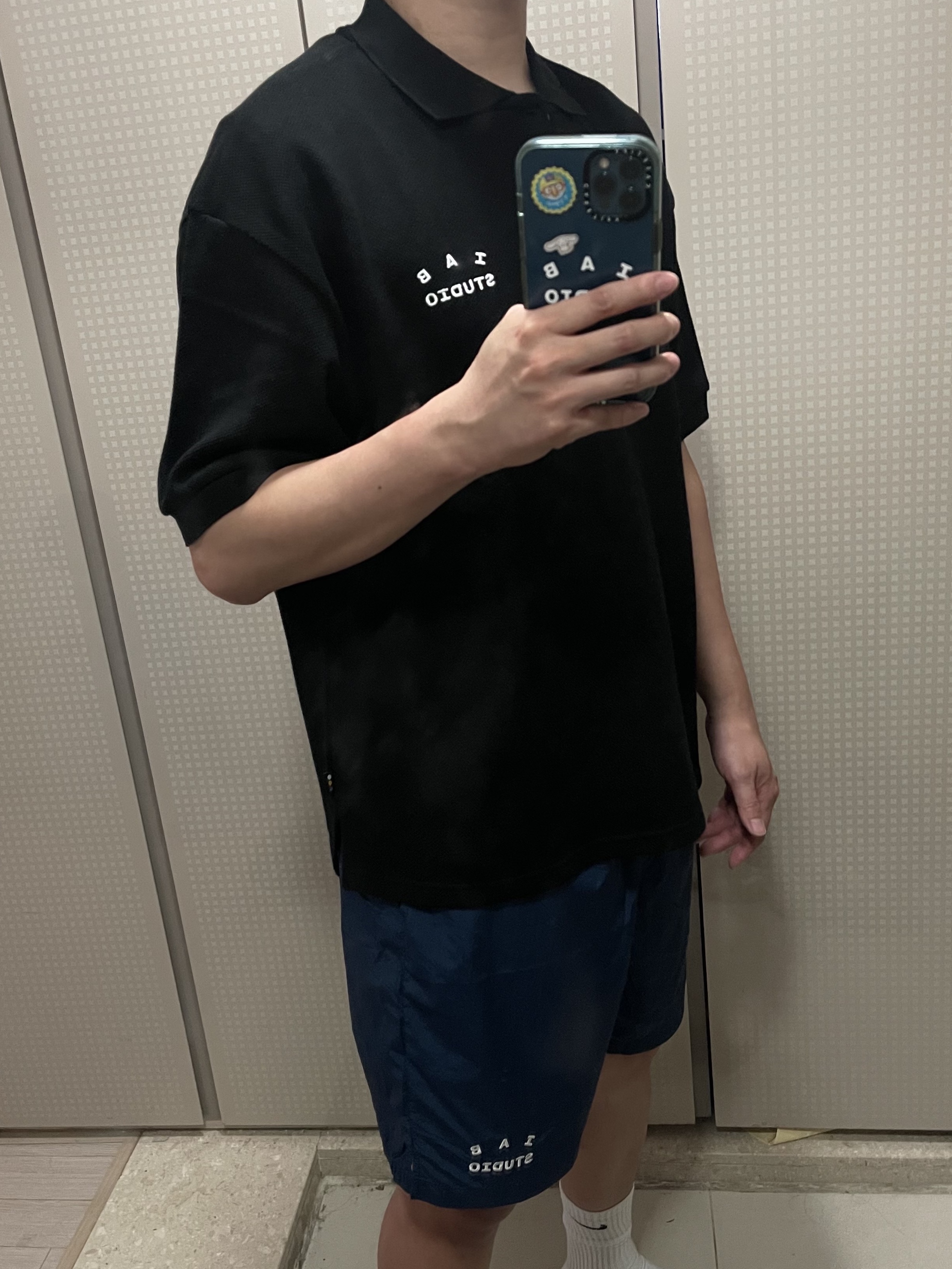 IAB Studio Work Shirt Sky Blue - The Hyundai Seoul Exclusive, IAB Studio Cropped Pique Shirt Black - The Hyundai Seoul Exclusive 착용 스타일 - 3