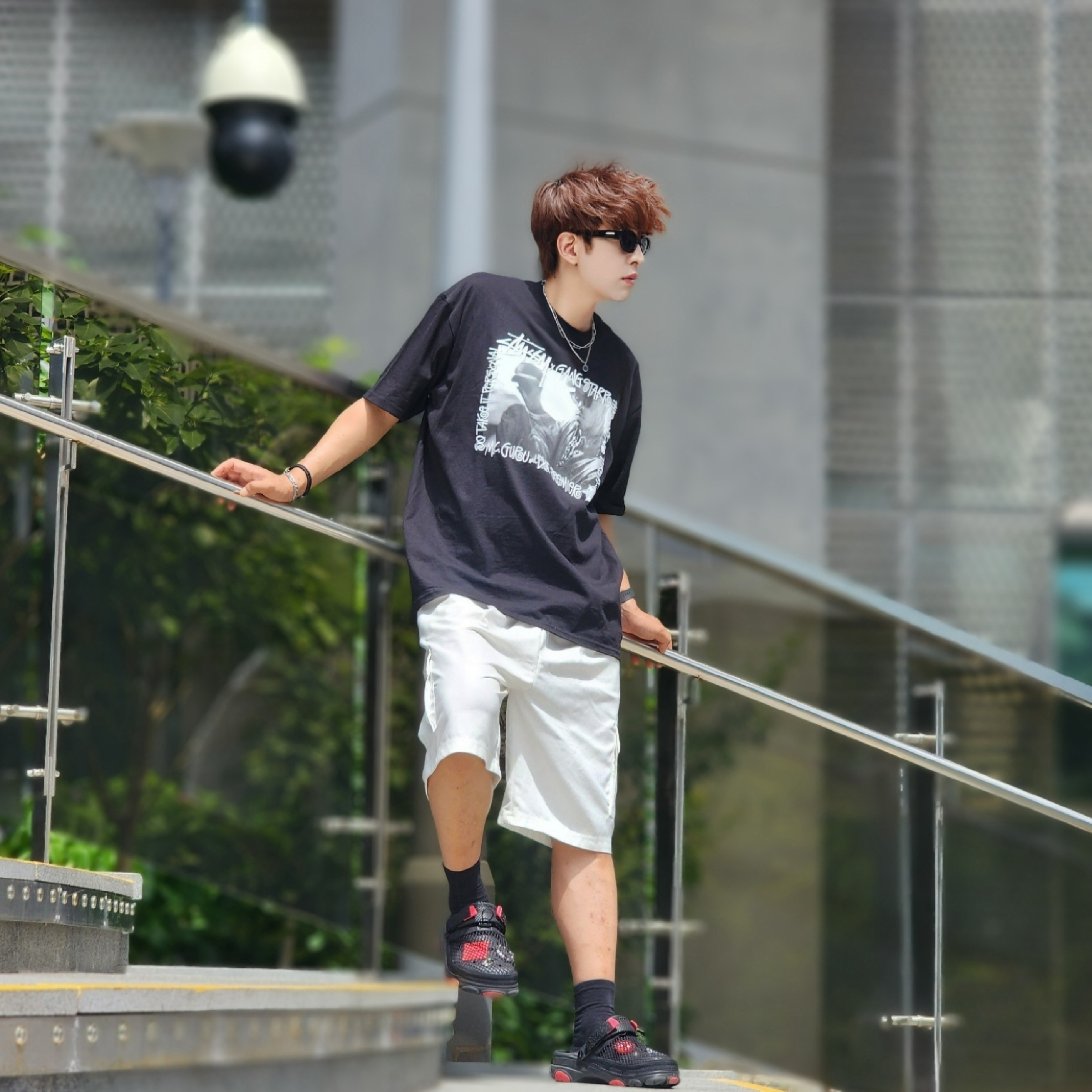 Stussy x Gang Starr Take It Personal T-Shirt Black, Crocs x Staple Classic All Terrain Clog Black 착용 스타일 - 3