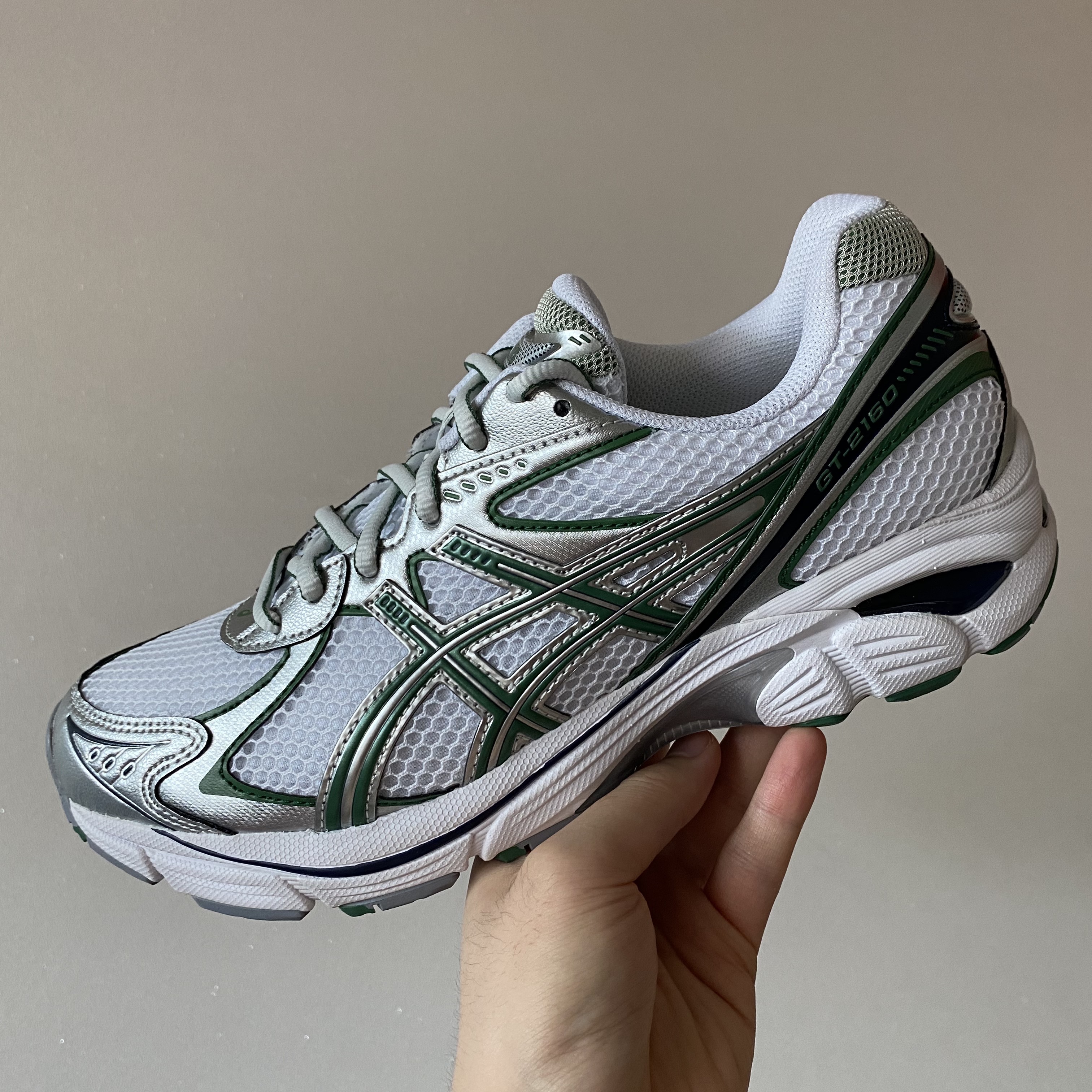 Asics GT-2160 White Shamrock Green 착용 스타일