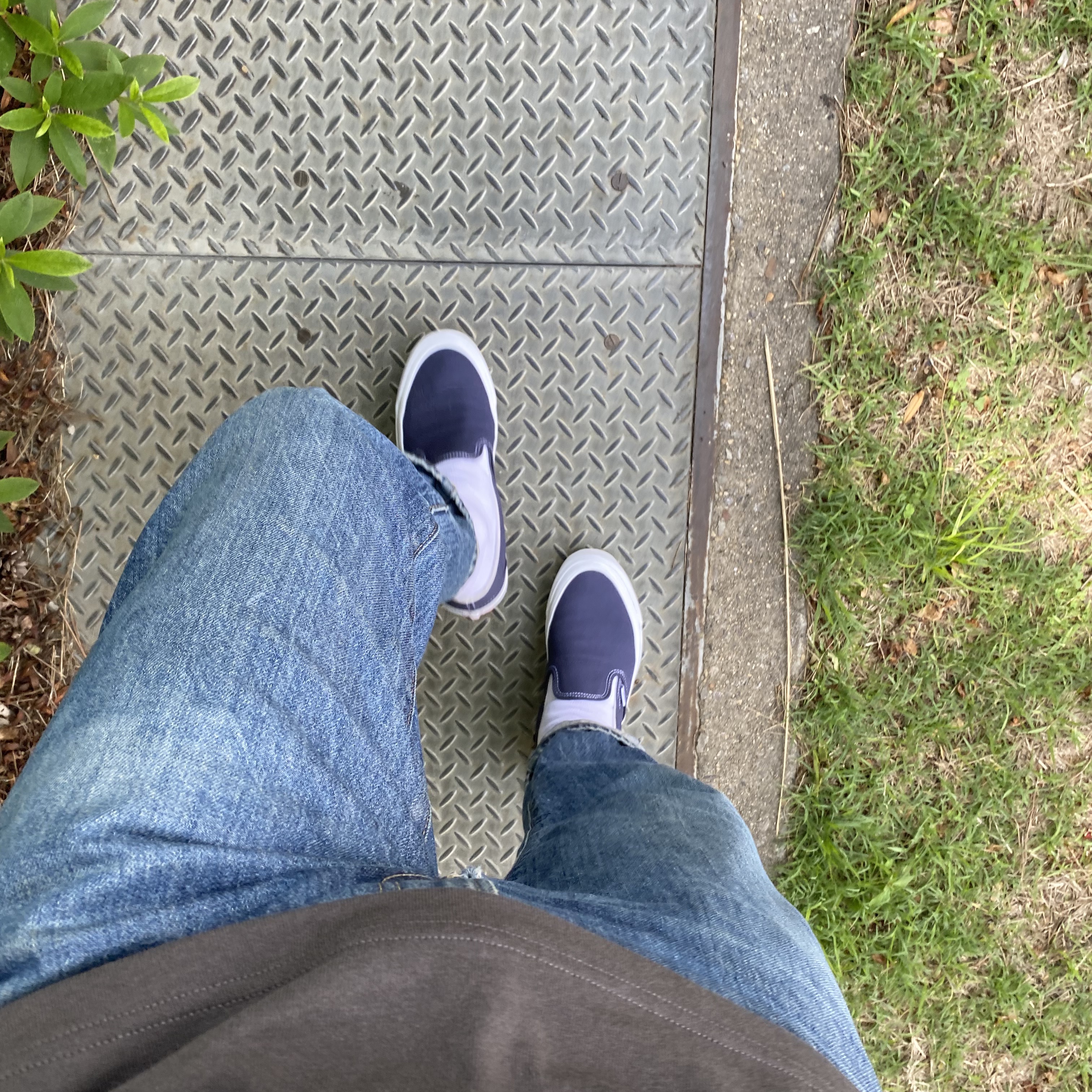 Vans Vault OG Classic Slip-On LX Navy 착용 스타일