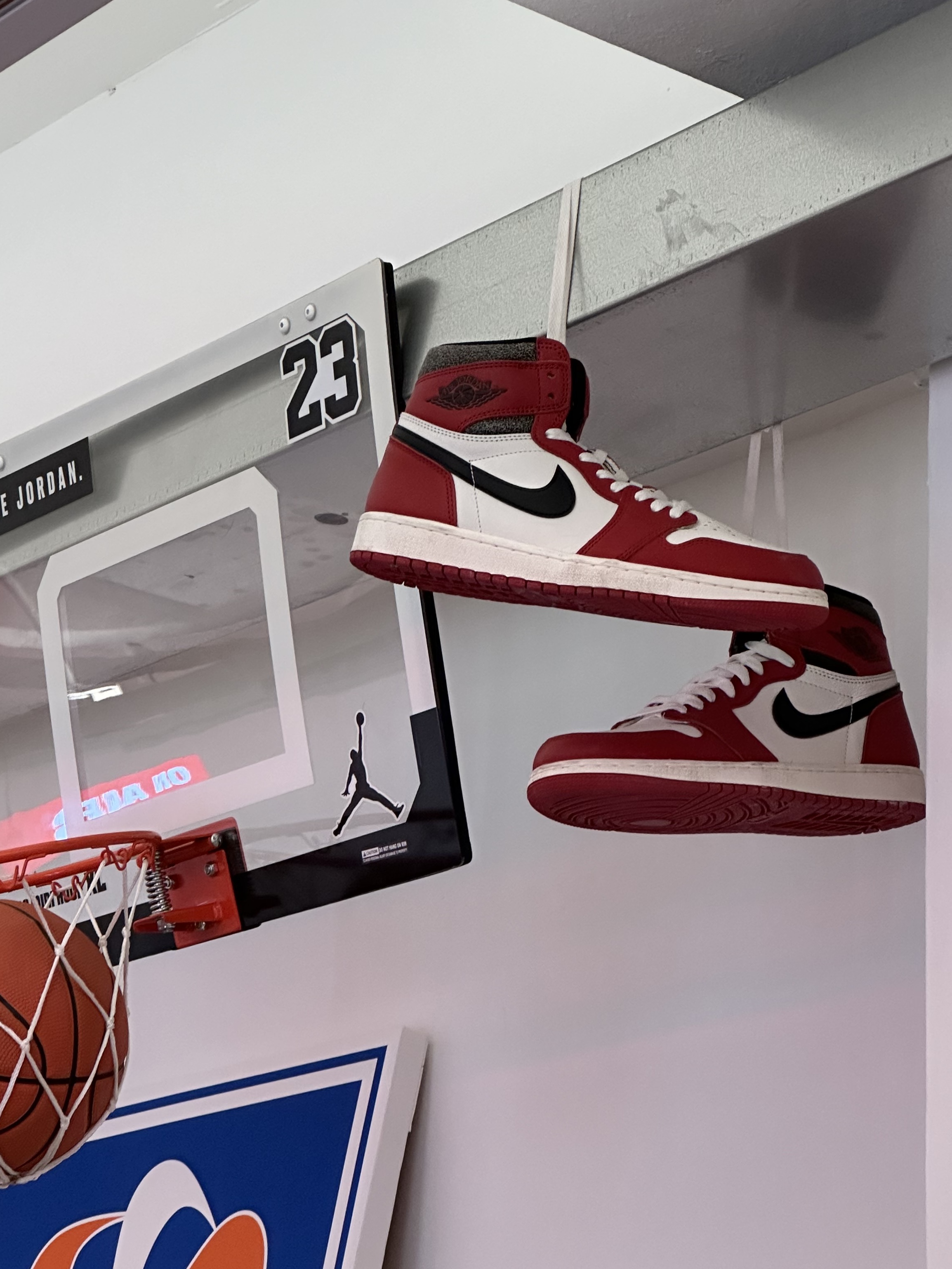 (W) Jordan 1 x Travis Scott Retro Low OG SP Medium Olive, Nike SB Dunk Low Sandy 착용 스타일 - 2