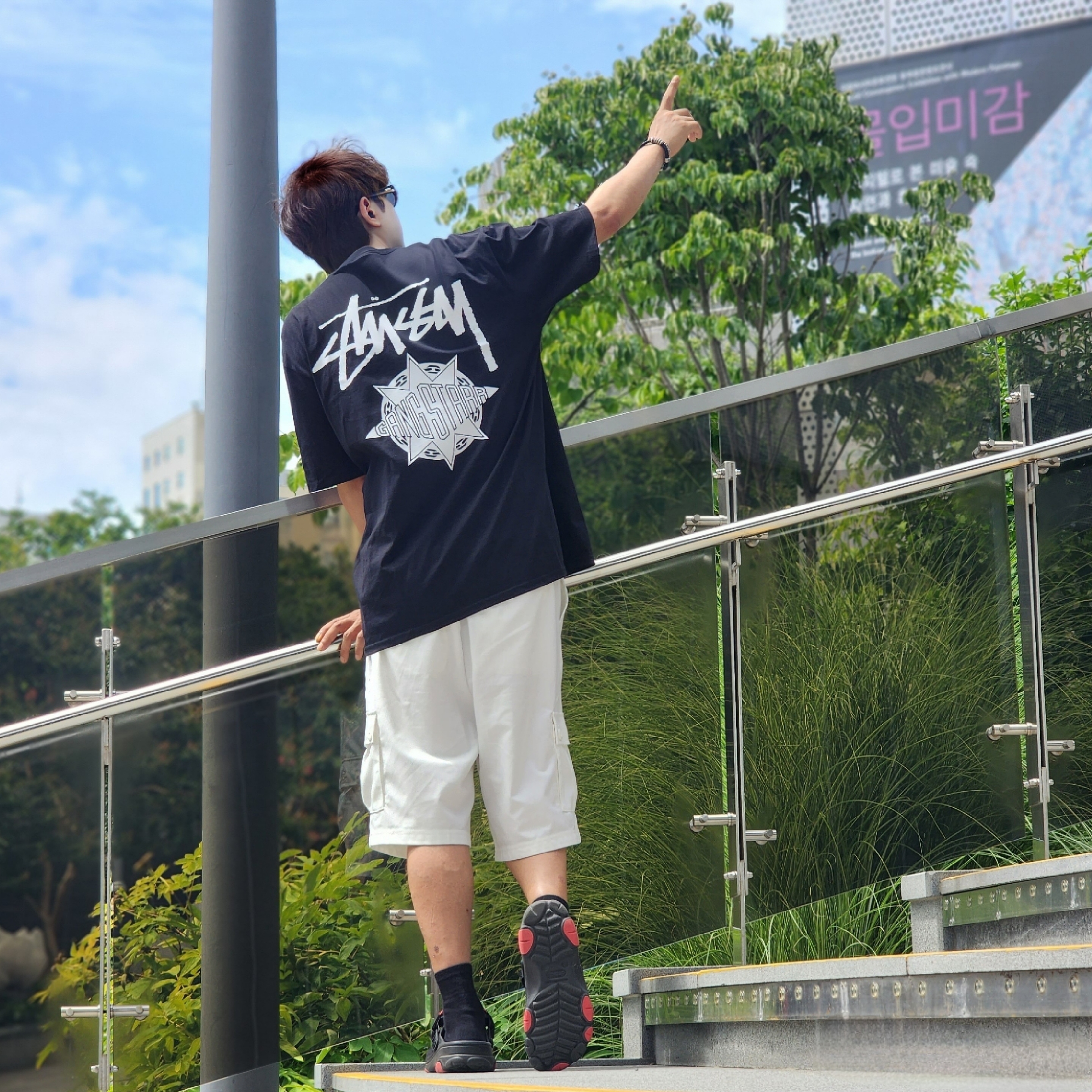 Stussy x Gang Starr Take It Personal T-Shirt Black, Crocs x Staple Classic All Terrain Clog Black 착용 스타일 - 5
