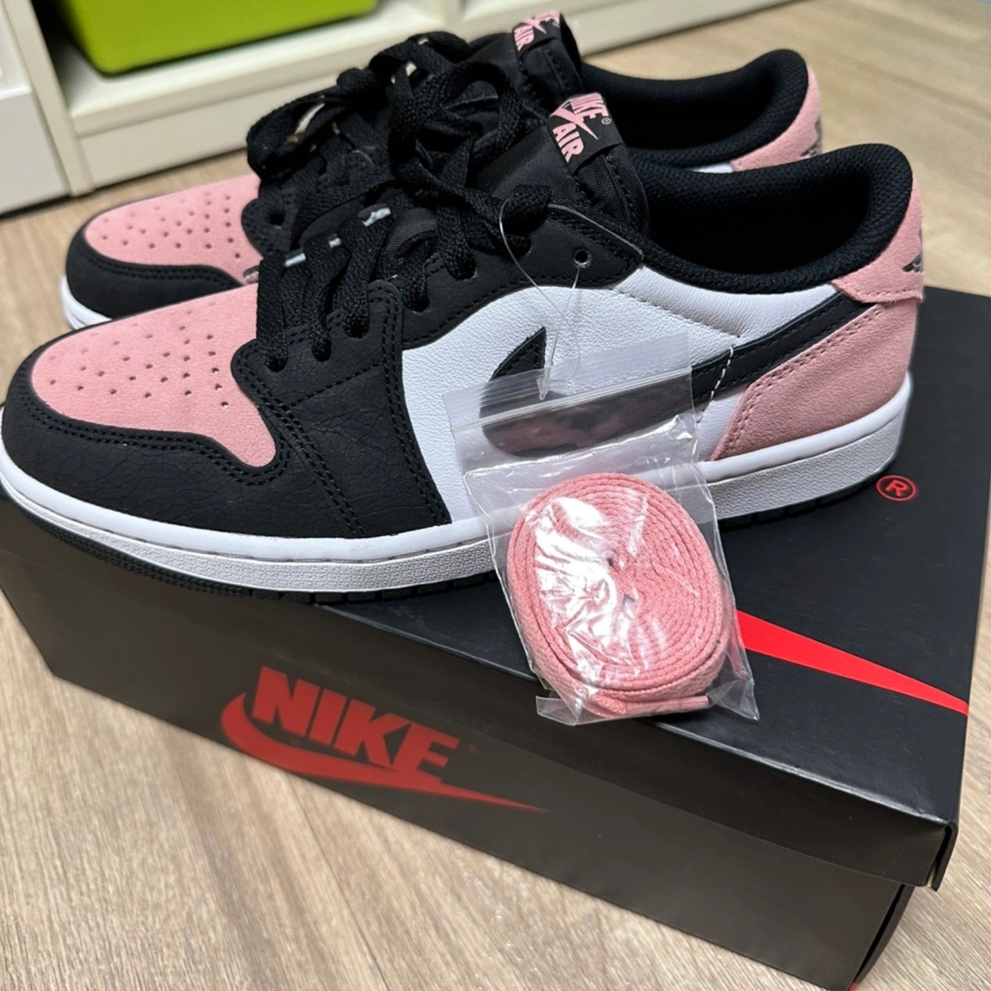 Jordan 1 Retro Low OG Bleached Coral 착용 스타일