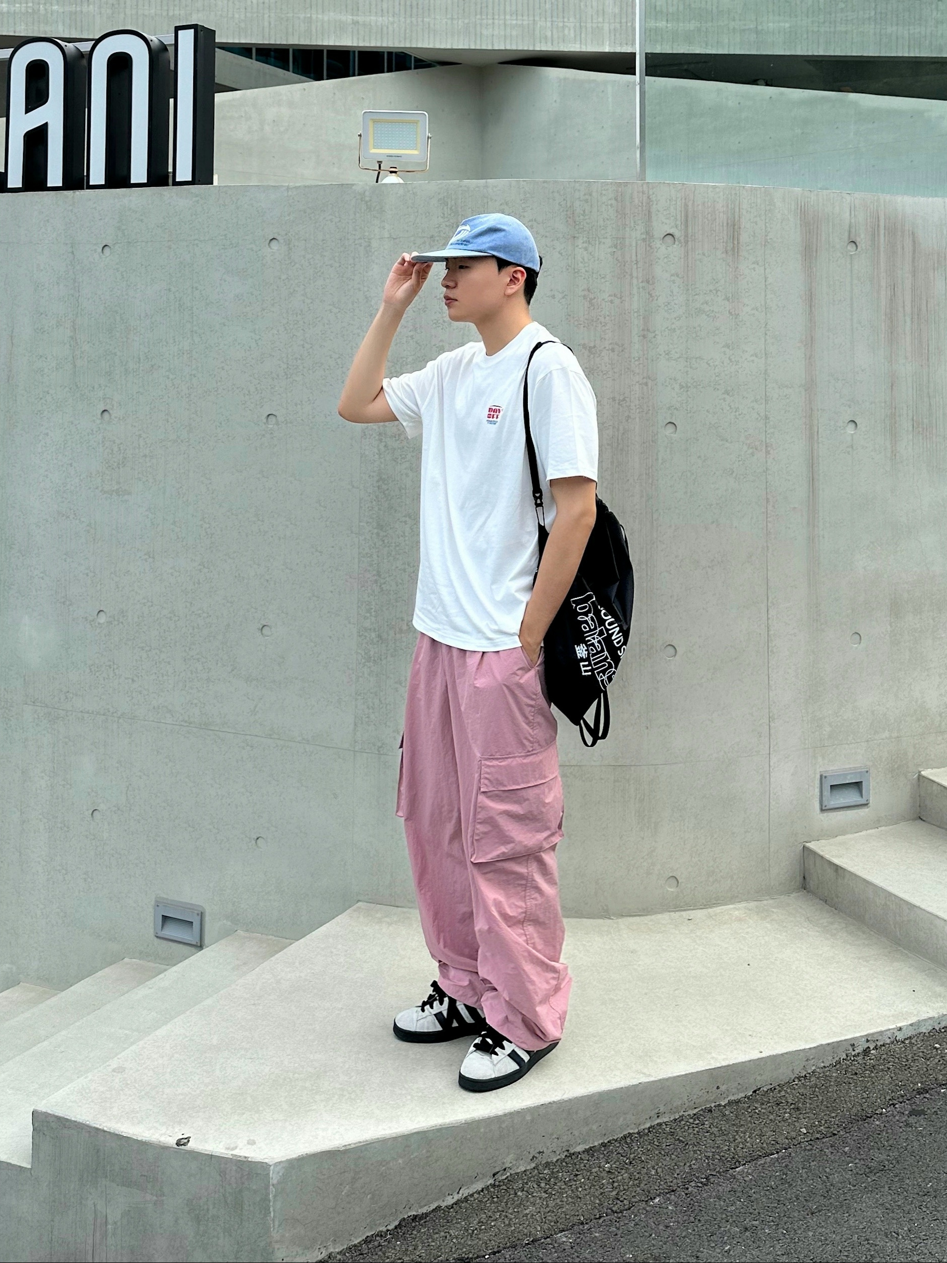 Adidas Campus 00s Cloud White Core Black 착용 스타일 - 3