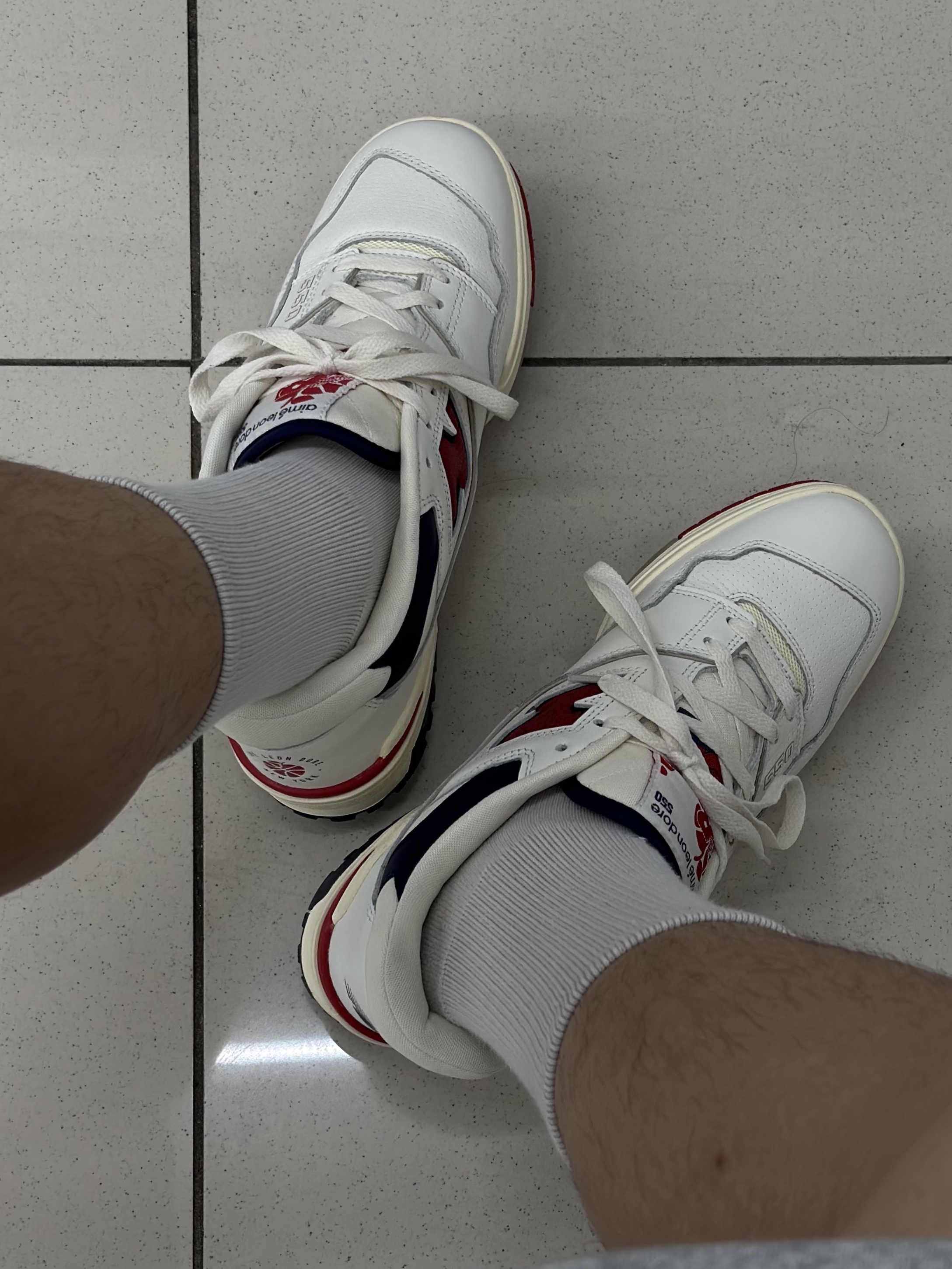 New Balance x Aime Leon Dore 550 Navy Red 착용 스타일 - 2