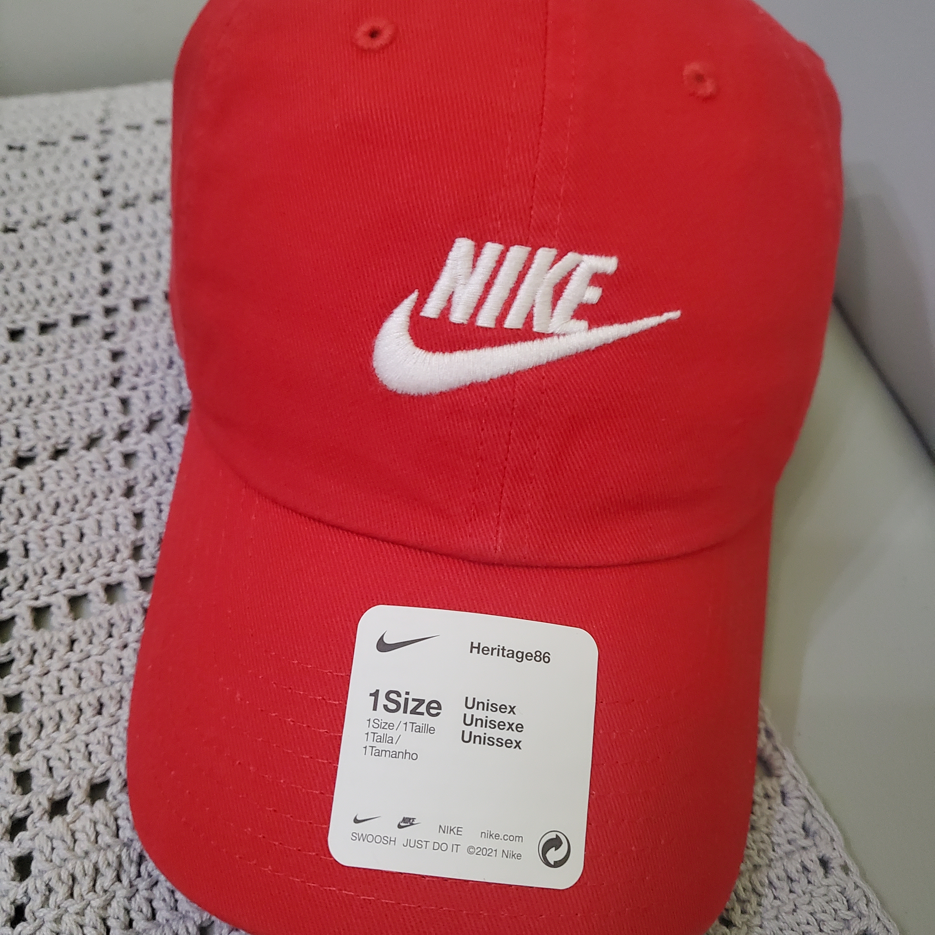Nike Heritage 86 Futura Washed Cap University Red 착용 스타일
