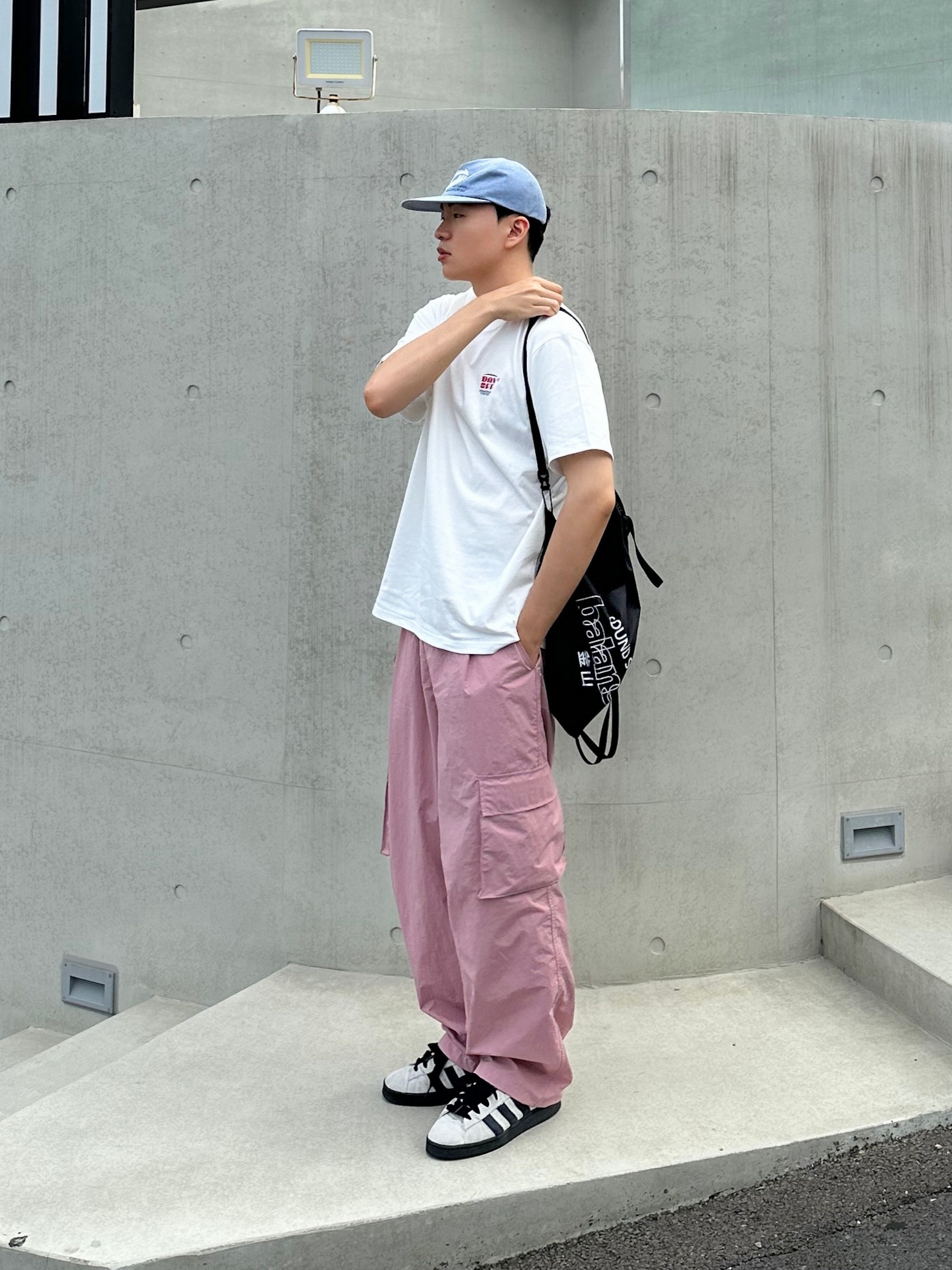 Adidas Campus 00s Cloud White Core Black 착용 스타일 - 1