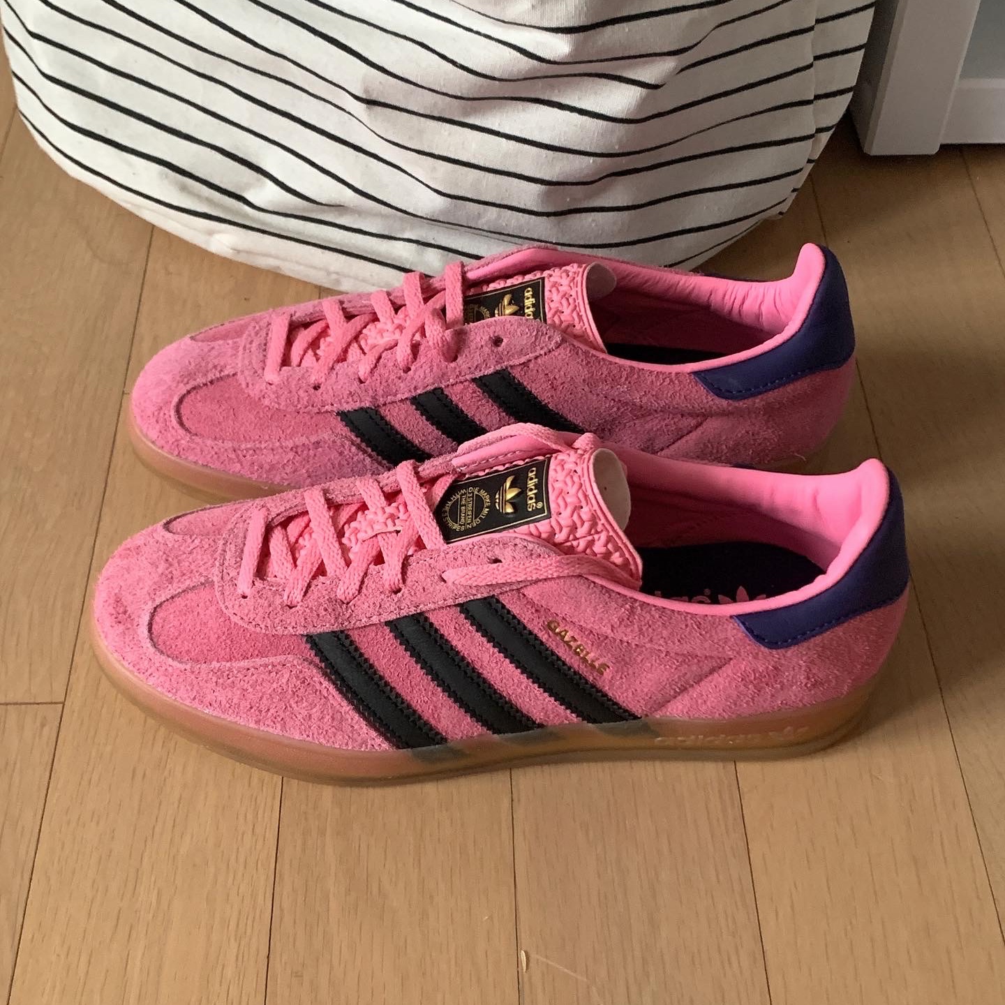 (W) Adidas Gazelle Indoor Bliss Pink 착용 스타일 - 3
