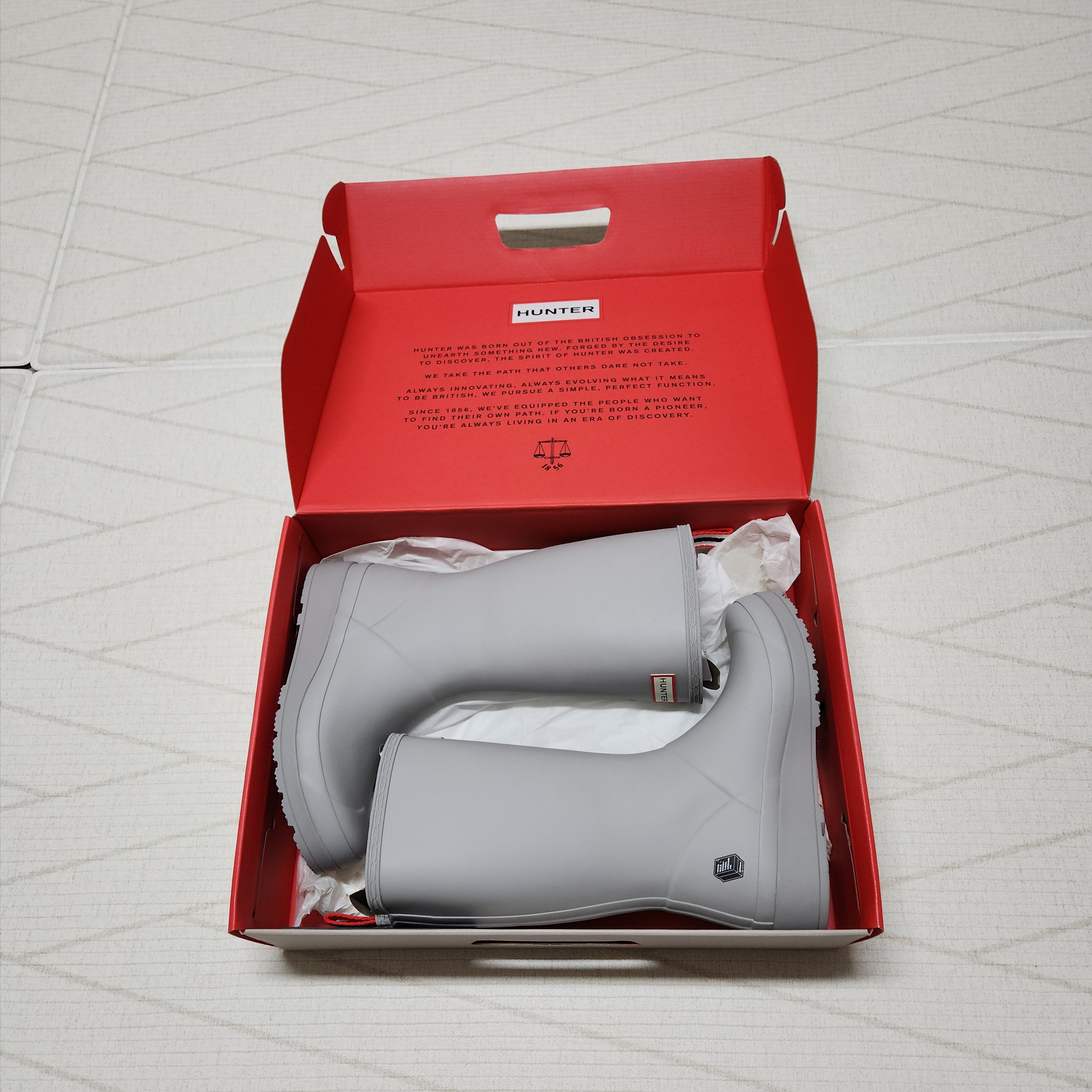 (W) Hunter Play Tall Wellington Rain Boots Zinc Grey 착용 스타일 - 1