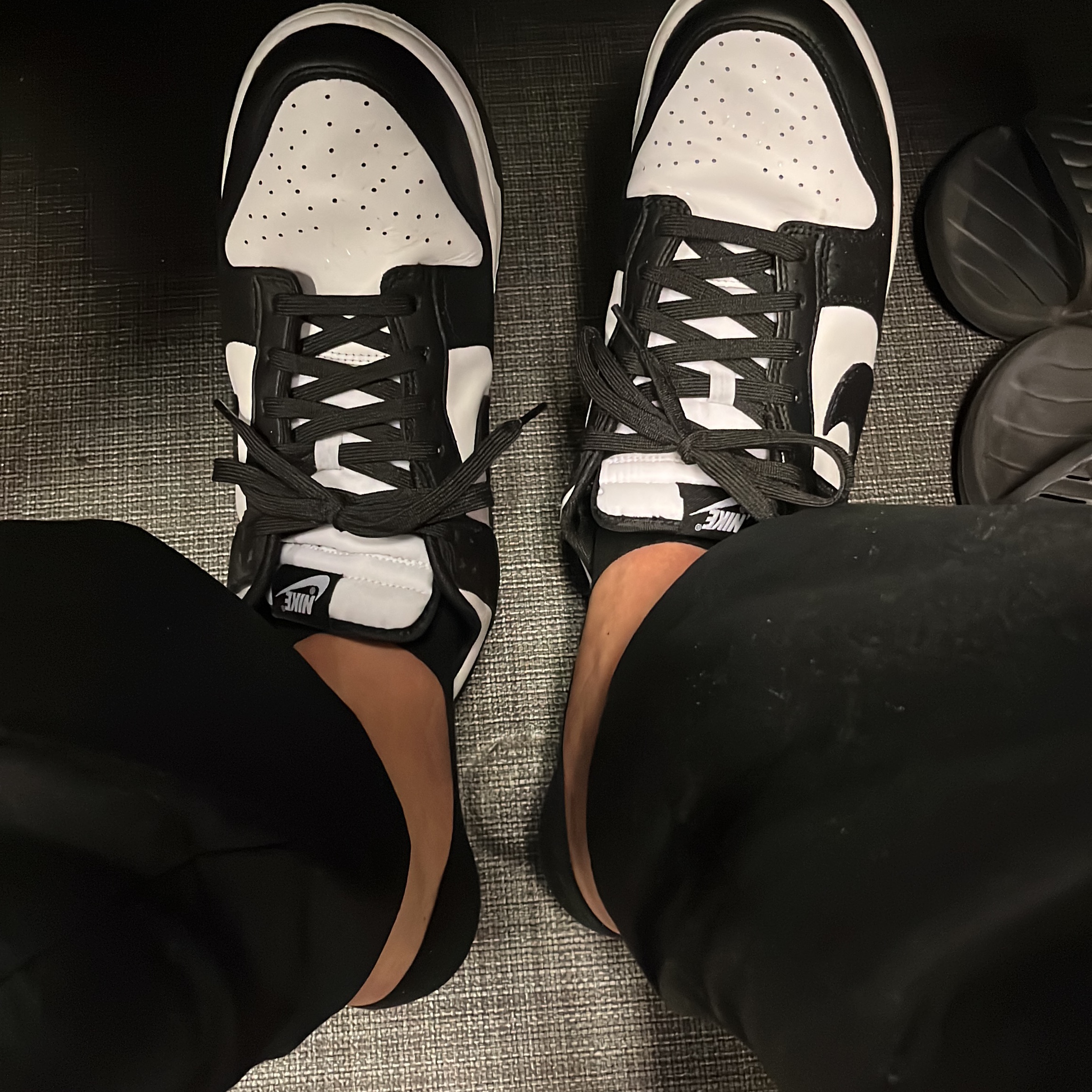 Nike Dunk Low Retro Black 착용 스타일
